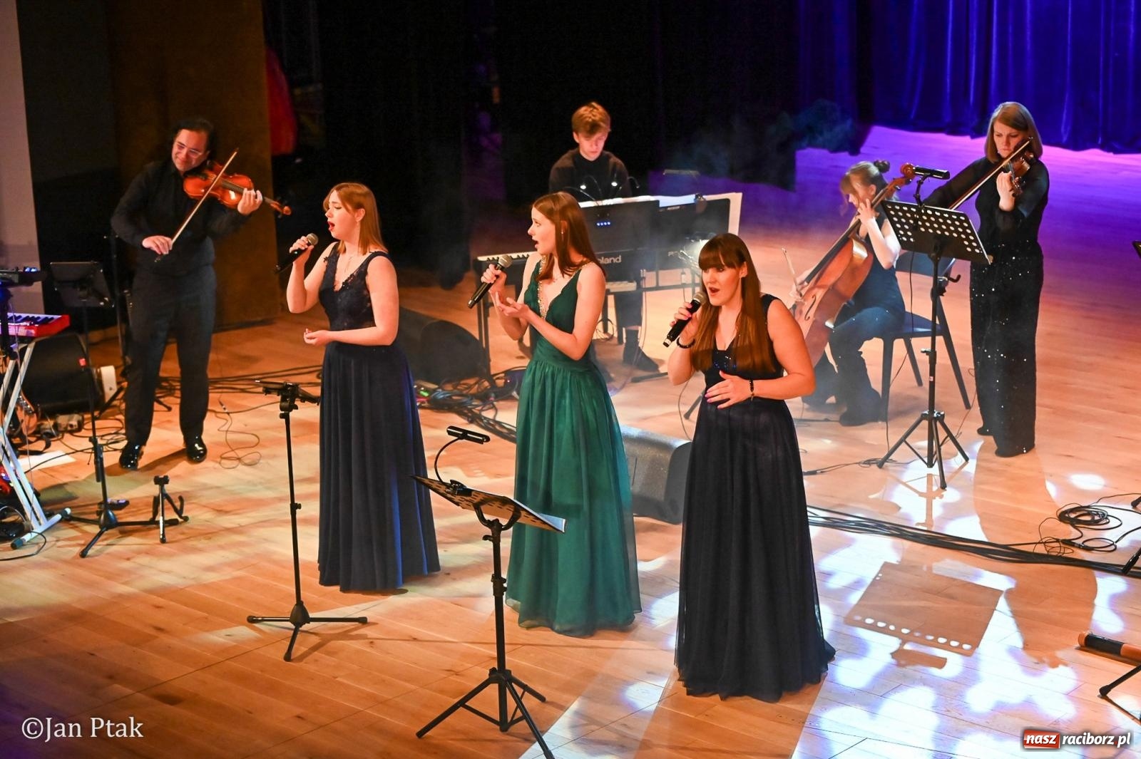 Zdjęcie w galerii na portalu naszraciborz.pl: CINEMA – koncert muzyki filmowej przeniósł magię kina na scenę wiadomości z regionu