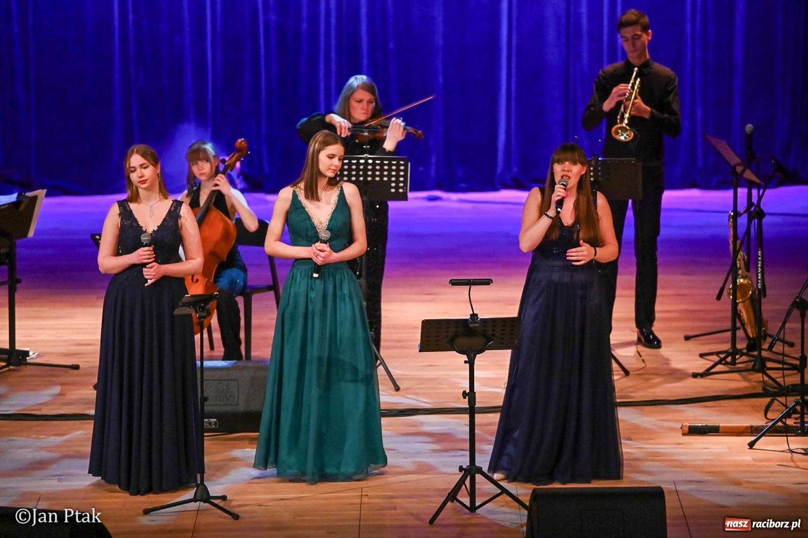 Zdjęcie w galerii na portalu naszraciborz.pl: CINEMA – koncert muzyki filmowej przeniósł magię kina na scenę wiadomości z regionu