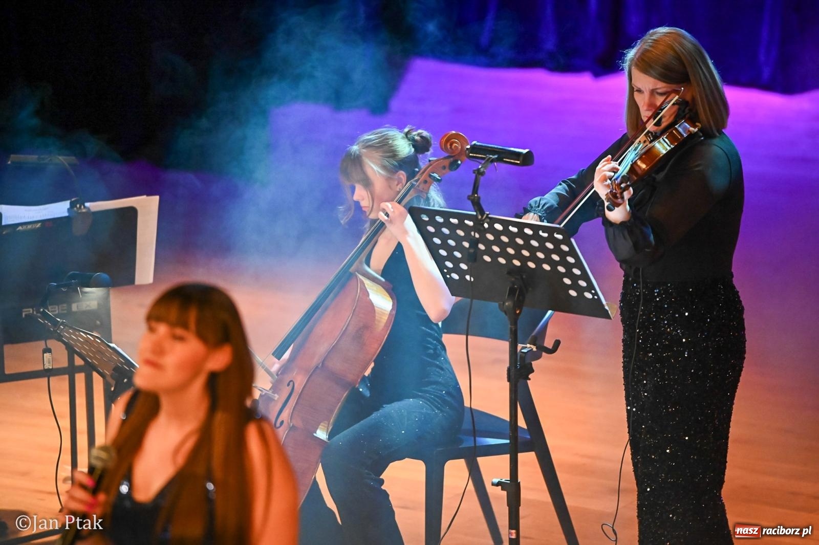 Zdjęcie w galerii na portalu naszraciborz.pl: CINEMA – koncert muzyki filmowej przeniósł magię kina na scenę wiadomości z regionu