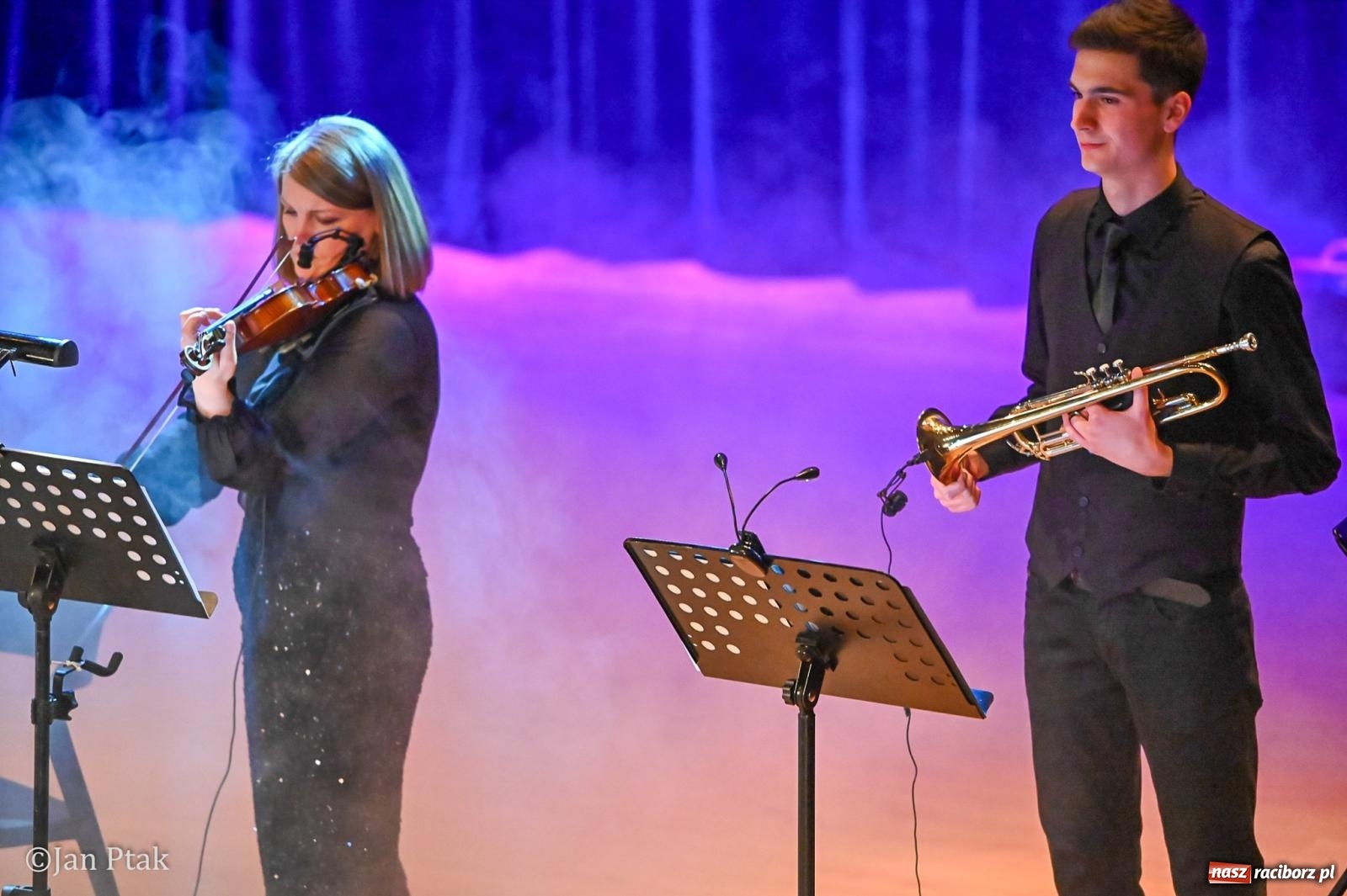 Zdjęcie w galerii na portalu naszraciborz.pl: CINEMA – koncert muzyki filmowej przeniósł magię kina na scenę wiadomości z regionu