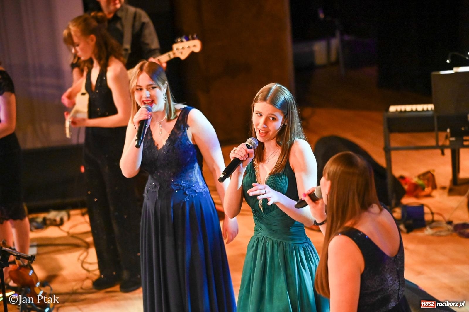 Zdjęcie w galerii na portalu naszraciborz.pl: CINEMA – koncert muzyki filmowej przeniósł magię kina na scenę wiadomości z regionu