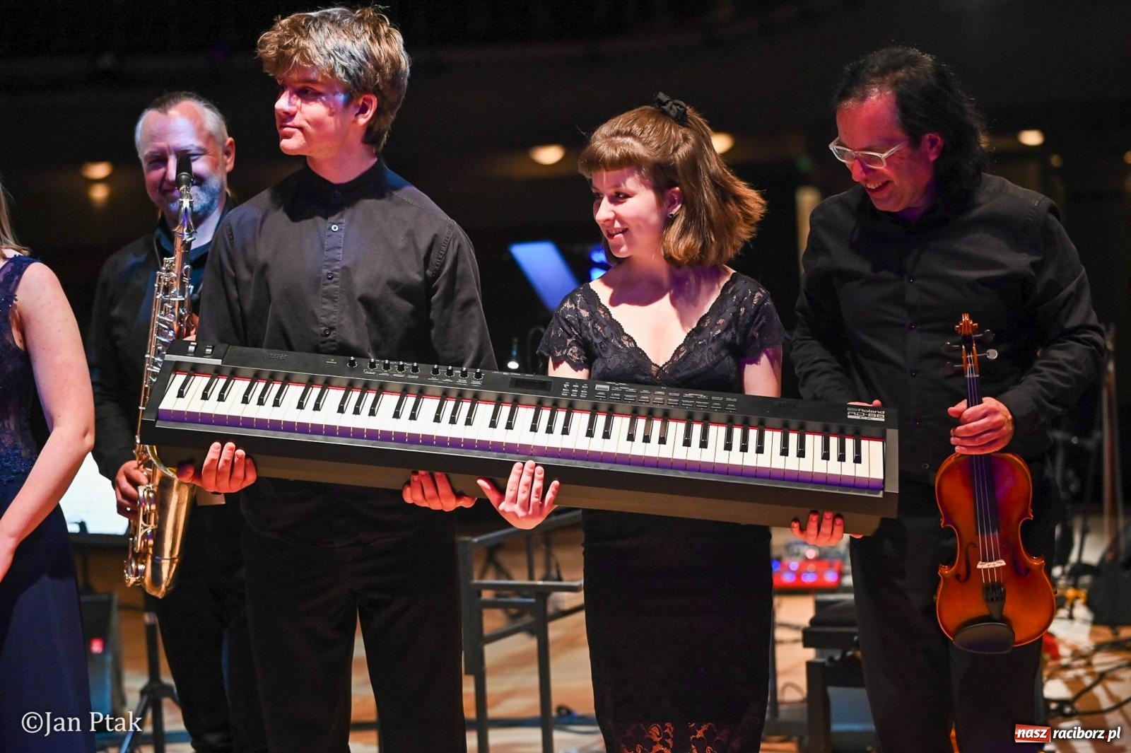 Zdjęcie w galerii na portalu naszraciborz.pl: CINEMA – koncert muzyki filmowej przeniósł magię kina na scenę wiadomości z regionu