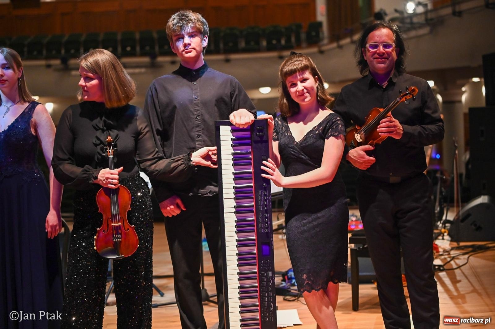 Zdjęcie w galerii na portalu naszraciborz.pl: CINEMA – koncert muzyki filmowej przeniósł magię kina na scenę wiadomości z regionu