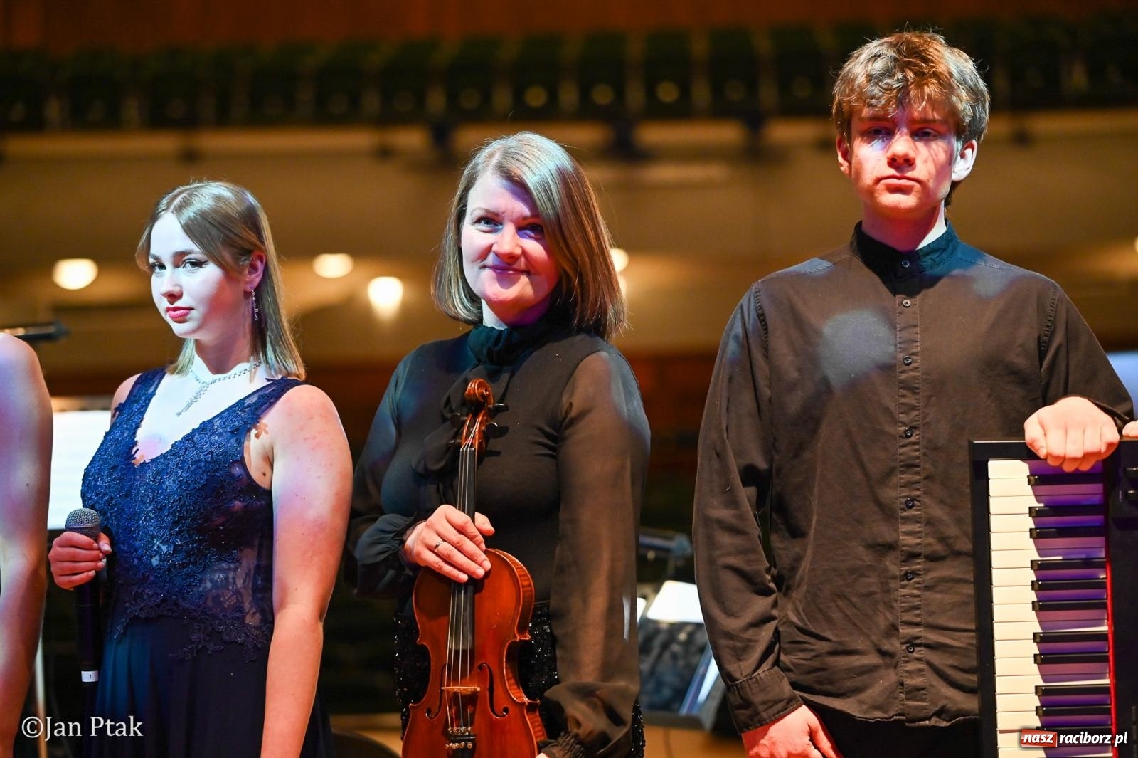 Zdjęcie w galerii na portalu naszraciborz.pl: CINEMA – koncert muzyki filmowej przeniósł magię kina na scenę wiadomości z regionu