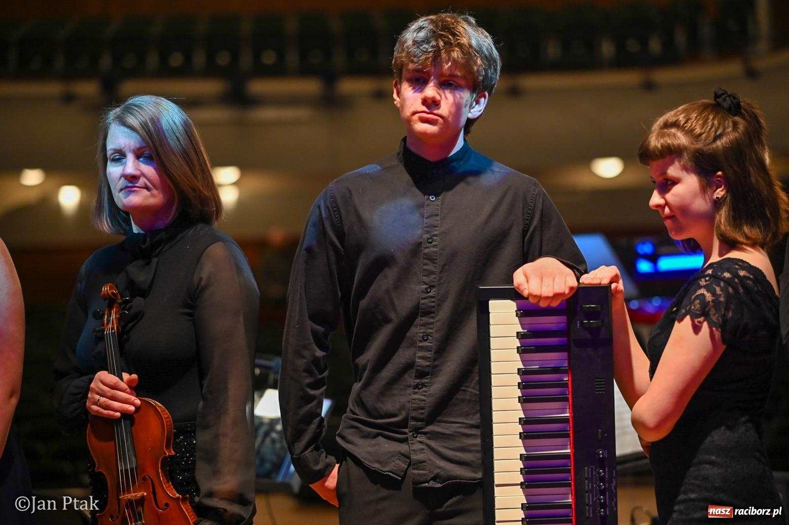 Zdjęcie w galerii na portalu naszraciborz.pl: CINEMA – koncert muzyki filmowej przeniósł magię kina na scenę wiadomości z regionu