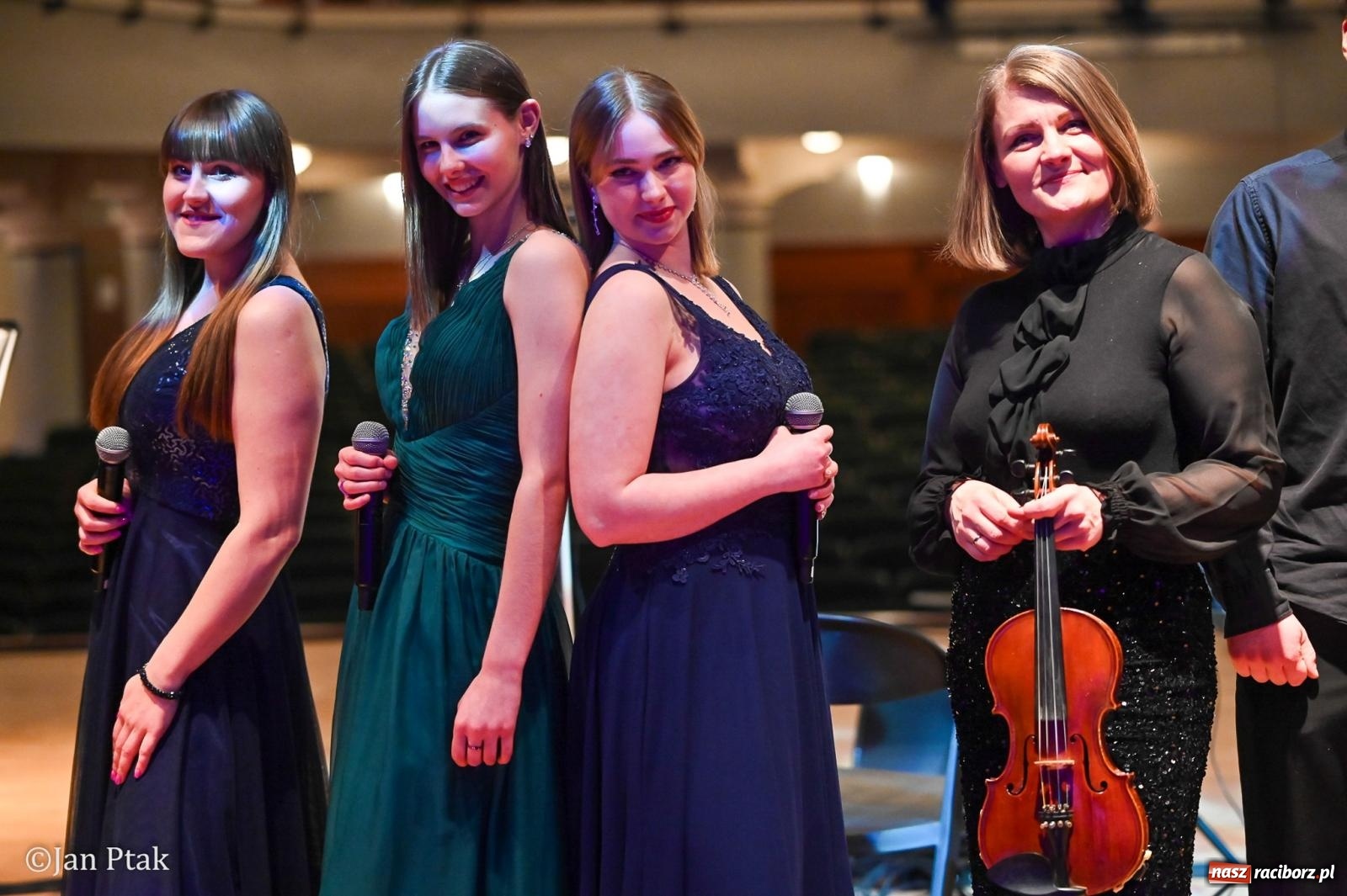 Zdjęcie w galerii na portalu naszraciborz.pl: CINEMA – koncert muzyki filmowej przeniósł magię kina na scenę wiadomości z regionu