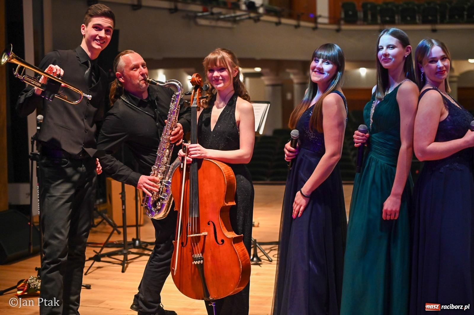 Zdjęcie w galerii na portalu naszraciborz.pl: CINEMA – koncert muzyki filmowej przeniósł magię kina na scenę wiadomości z regionu