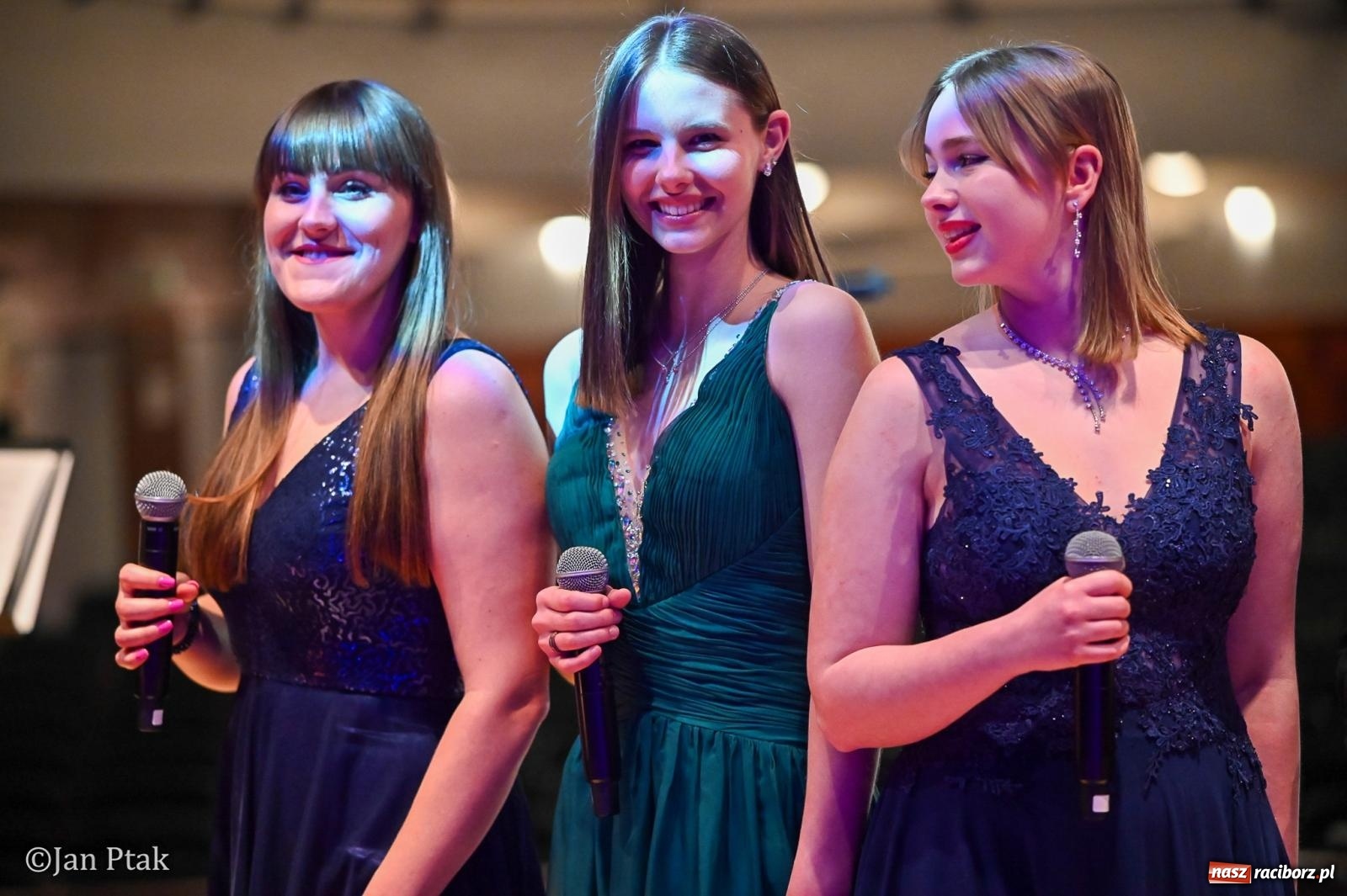 Zdjęcie w galerii na portalu naszraciborz.pl: CINEMA – koncert muzyki filmowej przeniósł magię kina na scenę wiadomości z regionu