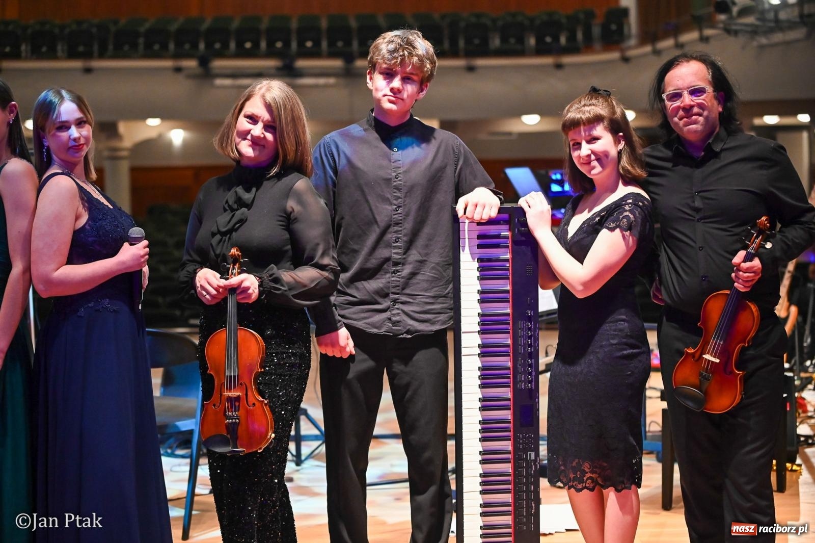 Zdjęcie w galerii na portalu naszraciborz.pl: CINEMA – koncert muzyki filmowej przeniósł magię kina na scenę wiadomości z regionu