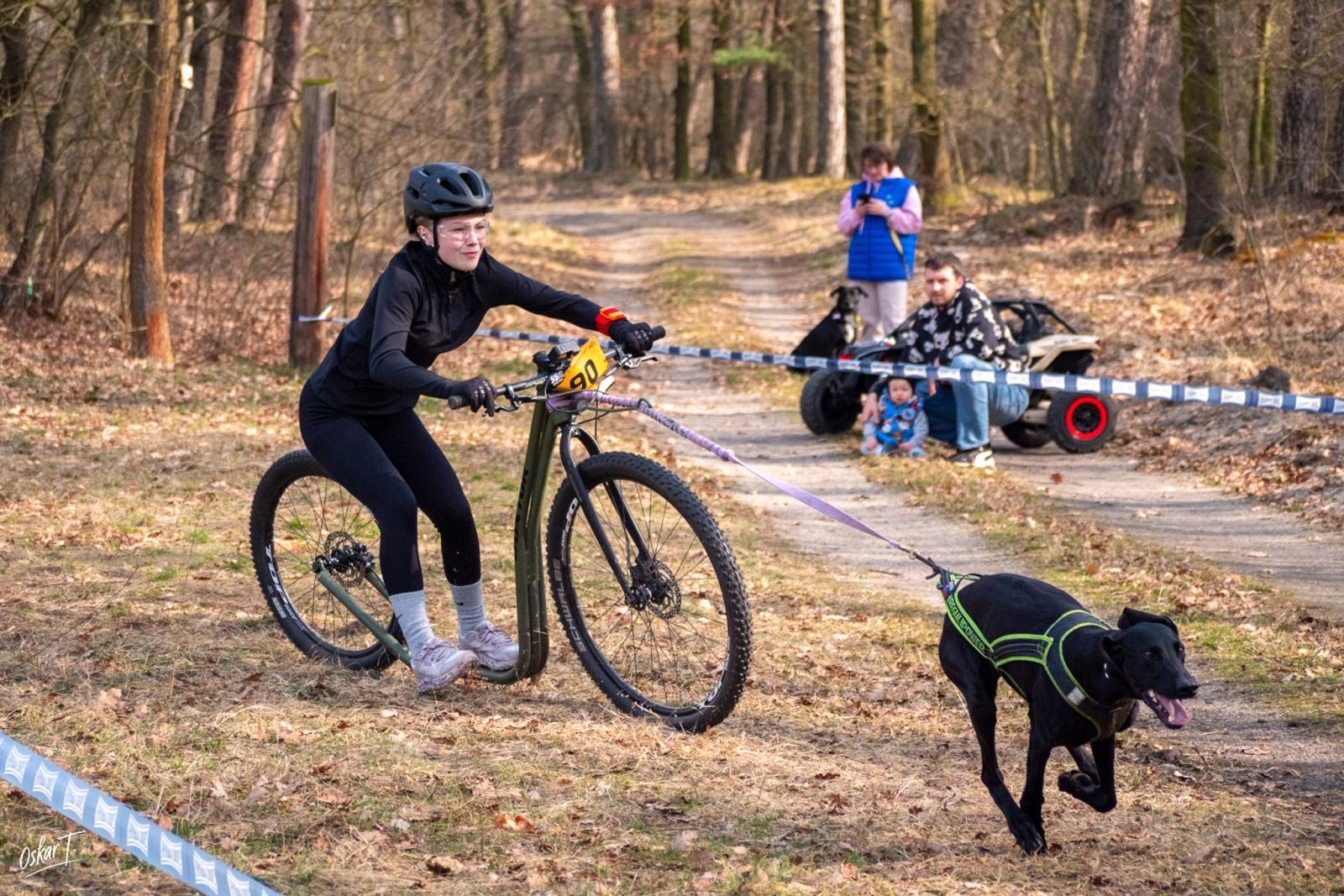 Zdjęcie w galerii na portalu naszraciborz.pl: Międzynarodowe wyścigi psich zaprzęgów w Kuźni Raciborskiej. Emocjonujący weekend Dog Adventure Sprint Race wiadomości z regionu