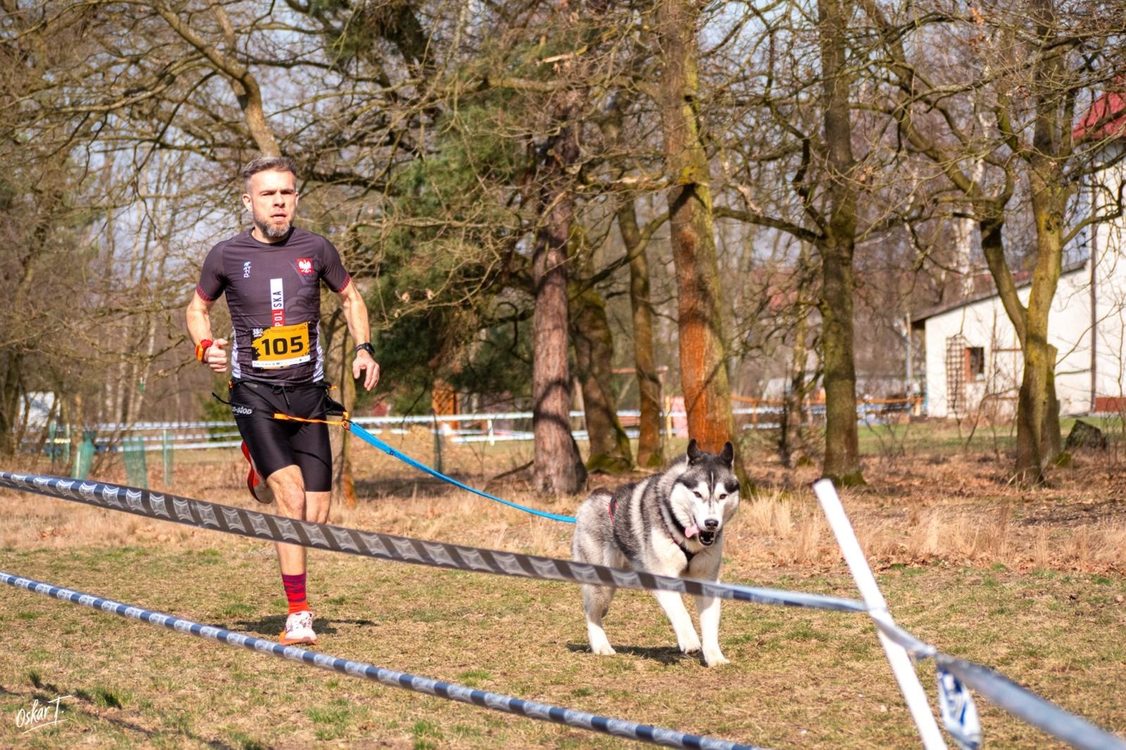 Zdjęcie w galerii na portalu naszraciborz.pl: Międzynarodowe wyścigi psich zaprzęgów w Kuźni Raciborskiej. Emocjonujący weekend Dog Adventure Sprint Race wiadomości z regionu