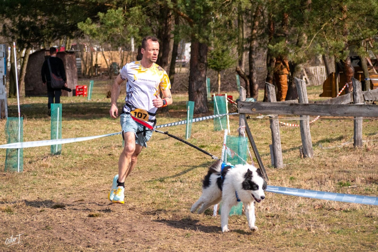 Zdjęcie w galerii na portalu naszraciborz.pl: Międzynarodowe wyścigi psich zaprzęgów w Kuźni Raciborskiej. Emocjonujący weekend Dog Adventure Sprint Race wiadomości z regionu