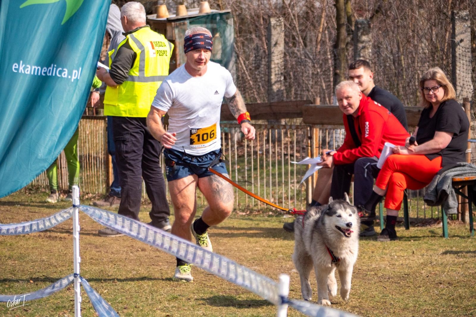 Zdjęcie w galerii na portalu naszraciborz.pl: Międzynarodowe wyścigi psich zaprzęgów w Kuźni Raciborskiej. Emocjonujący weekend Dog Adventure Sprint Race wiadomości z regionu