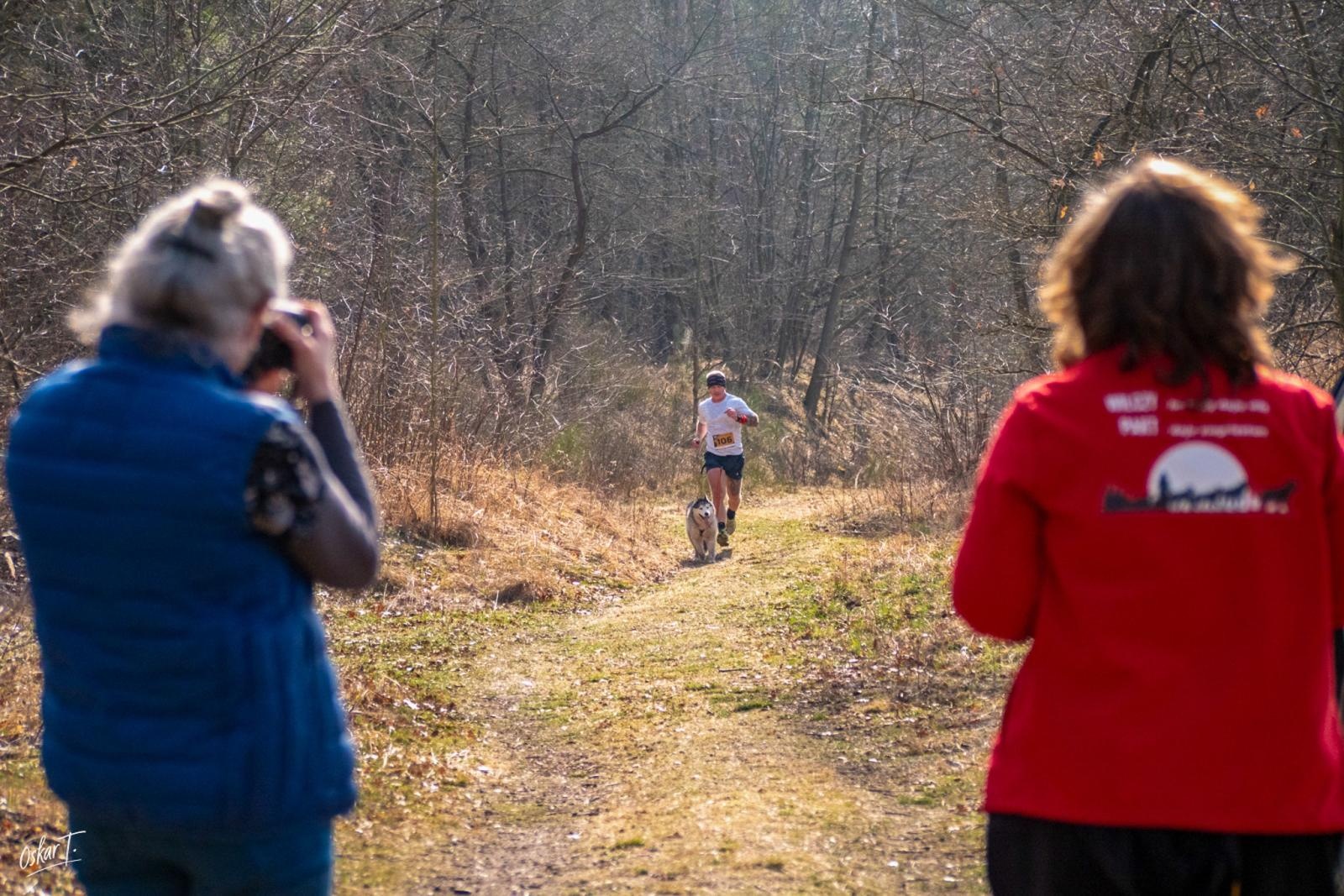 Zdjęcie w galerii na portalu naszraciborz.pl: Międzynarodowe wyścigi psich zaprzęgów w Kuźni Raciborskiej. Emocjonujący weekend Dog Adventure Sprint Race wiadomości z regionu
