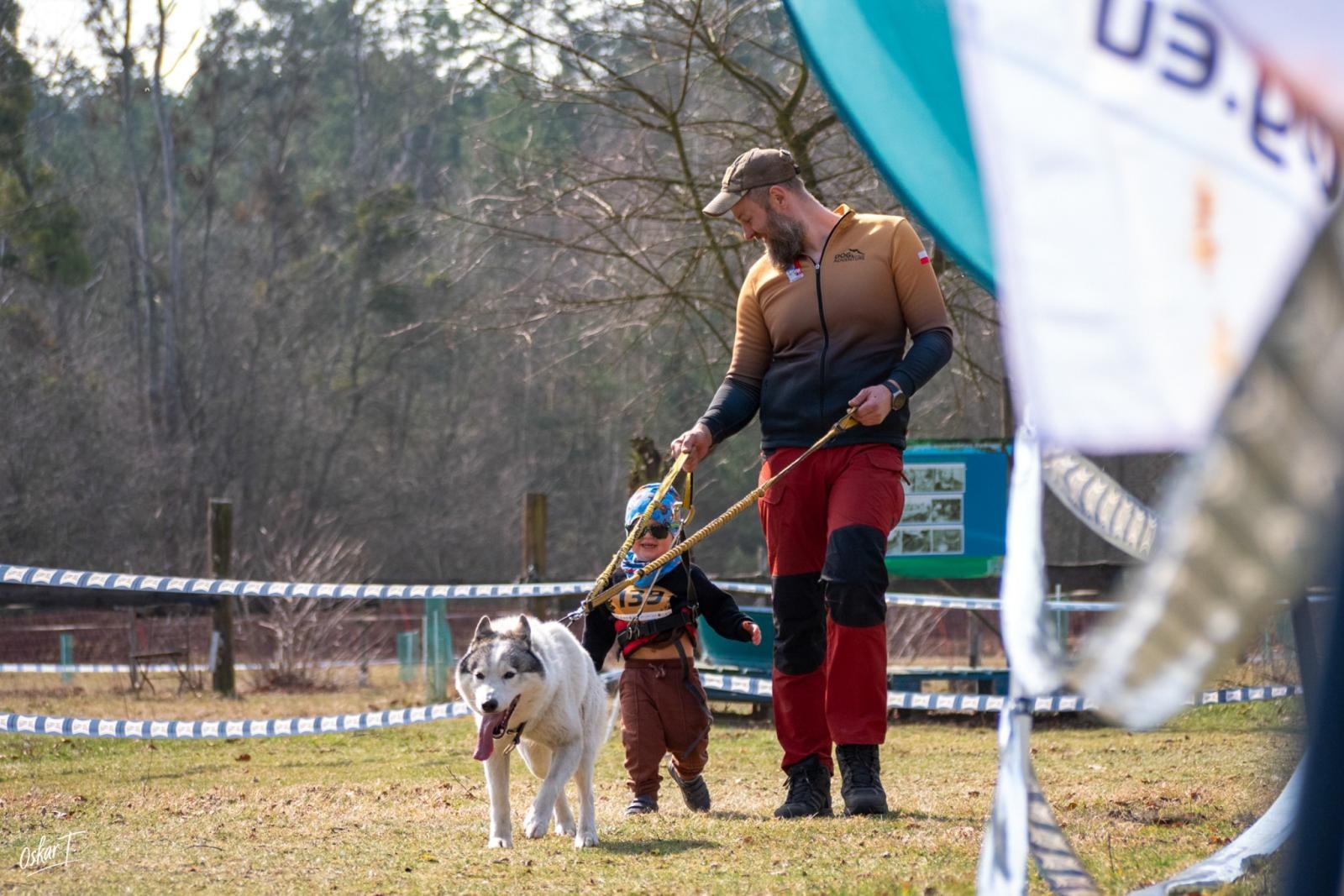 Zdjęcie w galerii na portalu naszraciborz.pl: Międzynarodowe wyścigi psich zaprzęgów w Kuźni Raciborskiej. Emocjonujący weekend Dog Adventure Sprint Race wiadomości z regionu