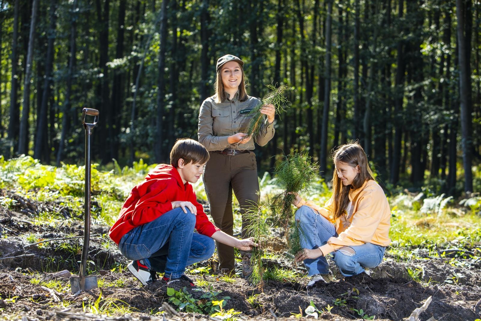 Zdjęcie w galerii na portalu naszraciborz.pl: Posadź las z leśnikiem  wiadomości z regionu