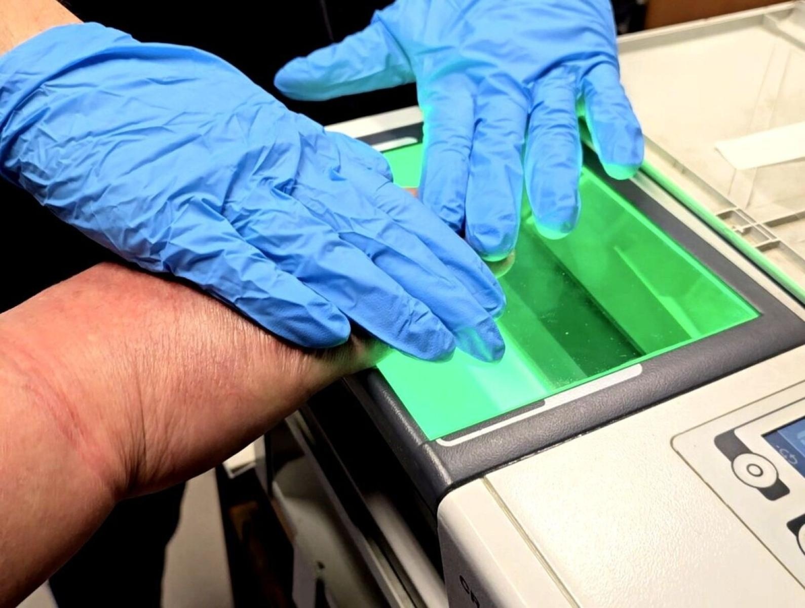 Zdjęcie w galerii na portalu naszraciborz.pl: Rozbito grupę zajmująca się handlem ludźmi. Wśród zatrzymanych dwaj funkcjonariusze SG wiadomości z regionu