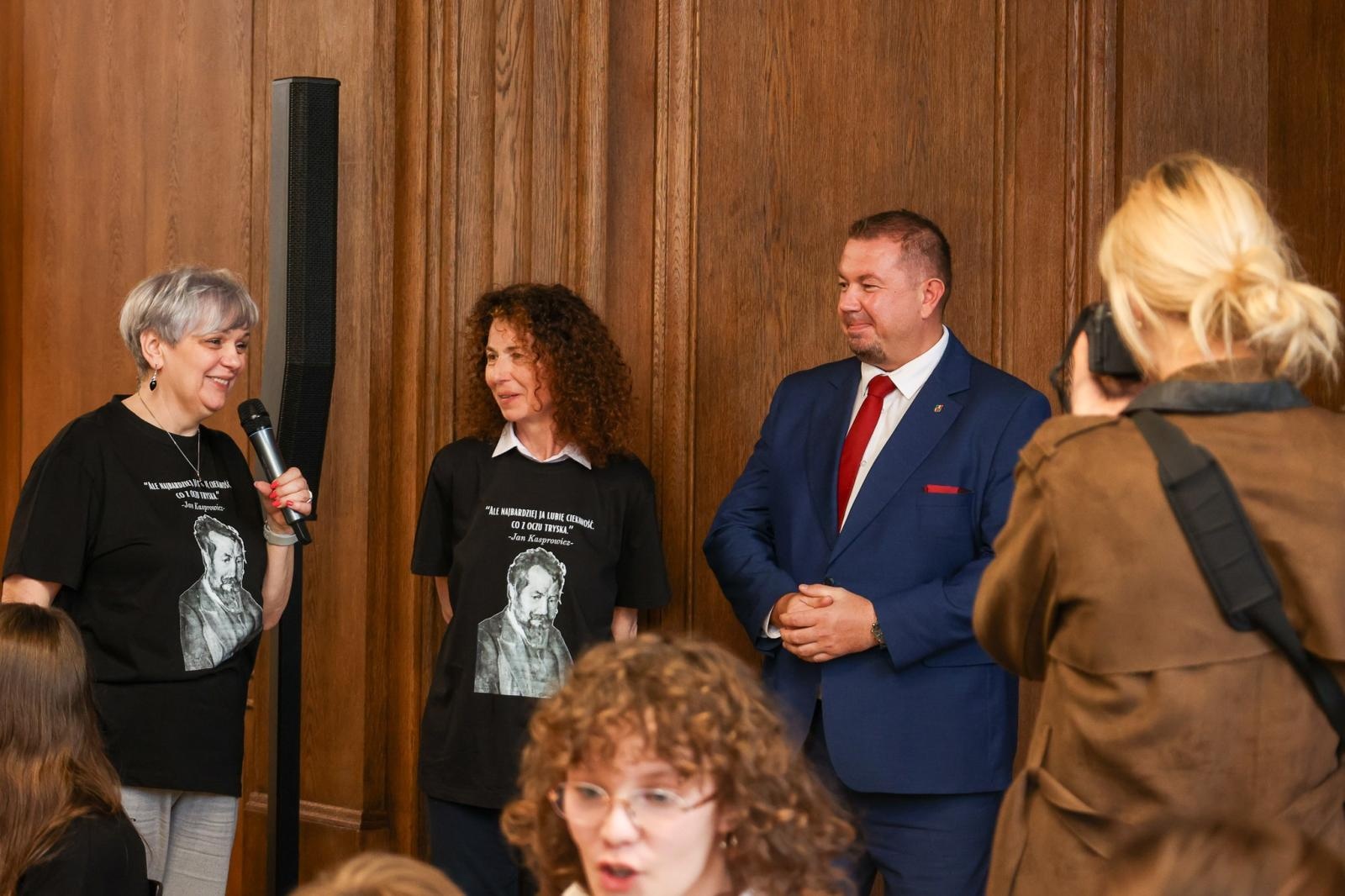 Zdjęcie w galerii na portalu naszraciborz.pl: I Powiatowy Konkurs Polonistyczny Polonistyczny Olimp wiadomości z regionu