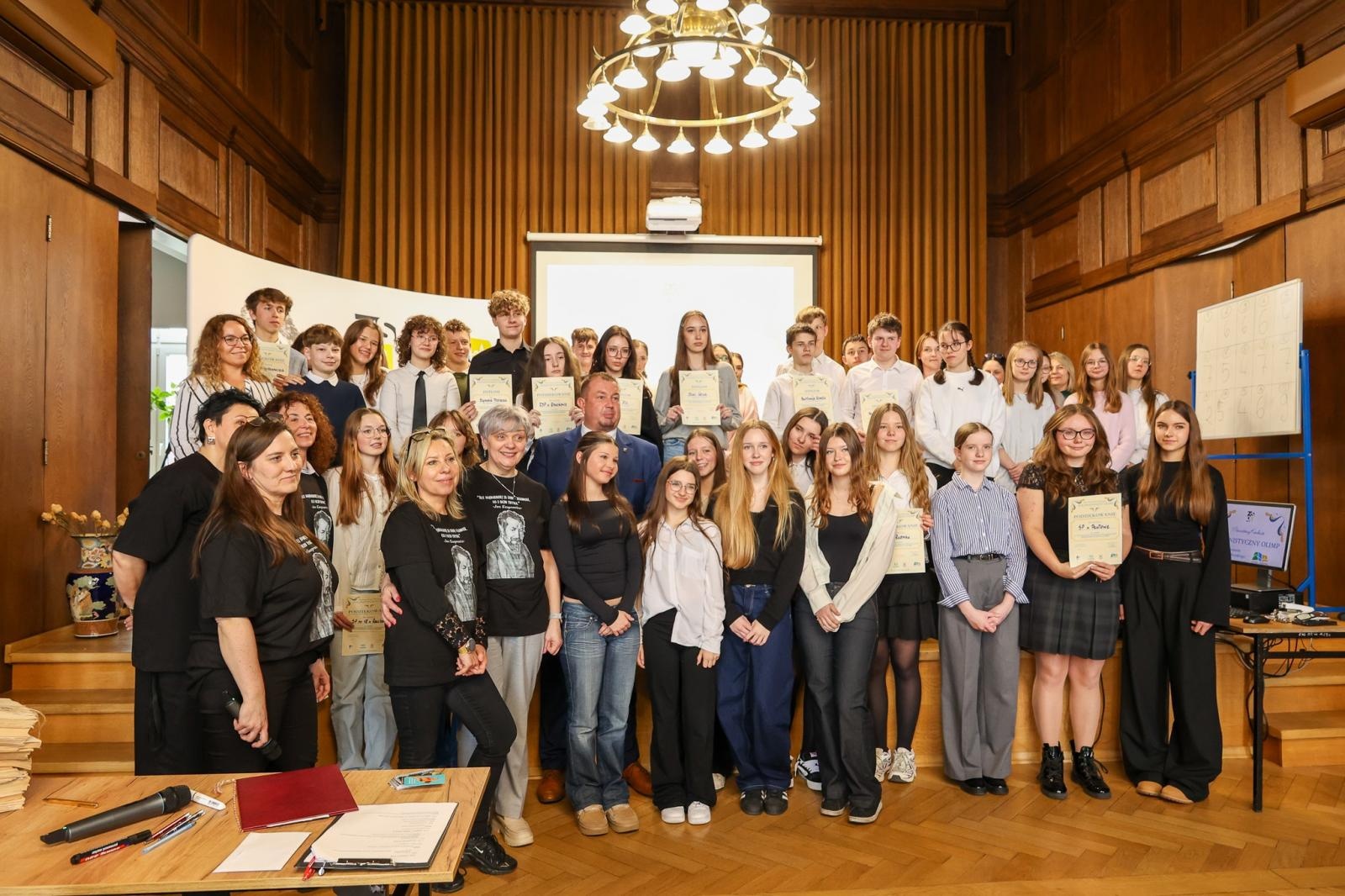 Zdjęcie w galerii na portalu naszraciborz.pl: I Powiatowy Konkurs Polonistyczny Polonistyczny Olimp wiadomości z regionu