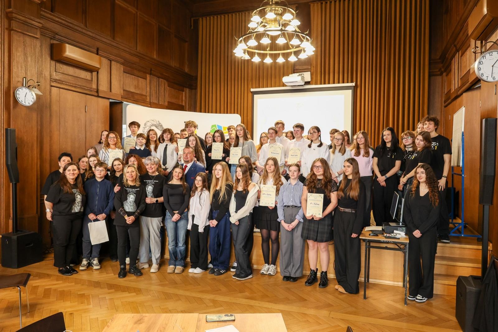 Zdjęcie w galerii na portalu naszraciborz.pl: I Powiatowy Konkurs Polonistyczny Polonistyczny Olimp wiadomości z regionu