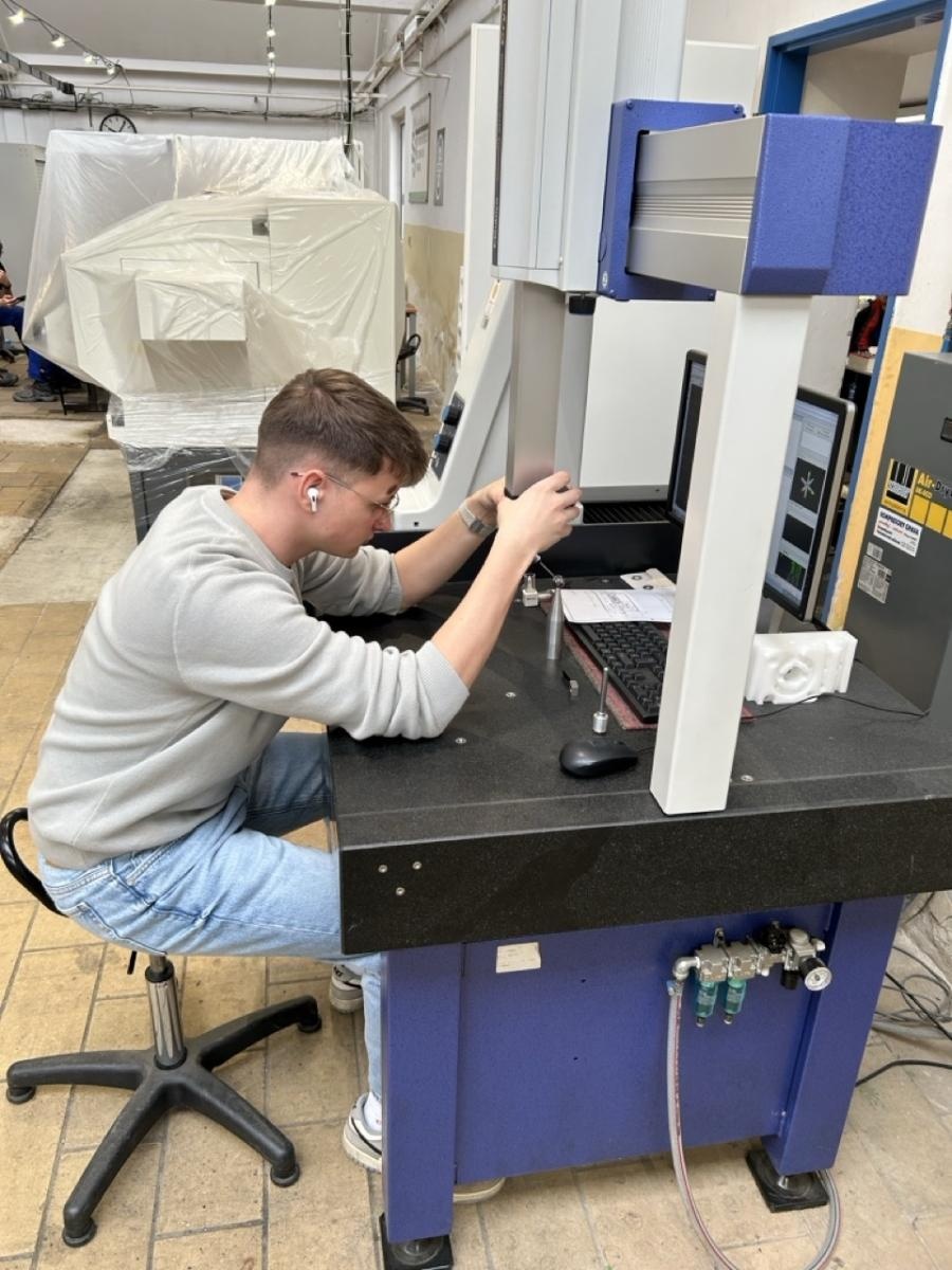 Zdjęcie w galerii na portalu naszraciborz.pl: Od teorii do precyzji CNC. Uczniowie raciborskiego Mechanika zdobywali doświadczenie w Opawie wiadomości z regionu