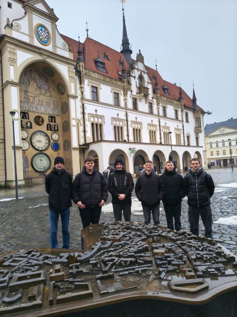 Zdjęcie w galerii na portalu naszraciborz.pl: Od teorii do precyzji CNC. Uczniowie raciborskiego Mechanika zdobywali doświadczenie w Opawie wiadomości z regionu