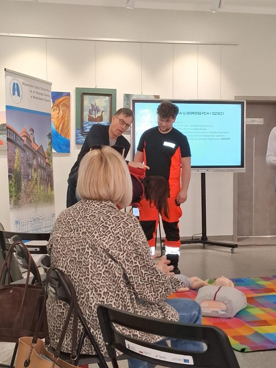 Zdjęcie w galerii na portalu naszraciborz.pl: Druga część szkolenia z pierwszej pomocy dla seniorów za nami! wiadomości z regionu