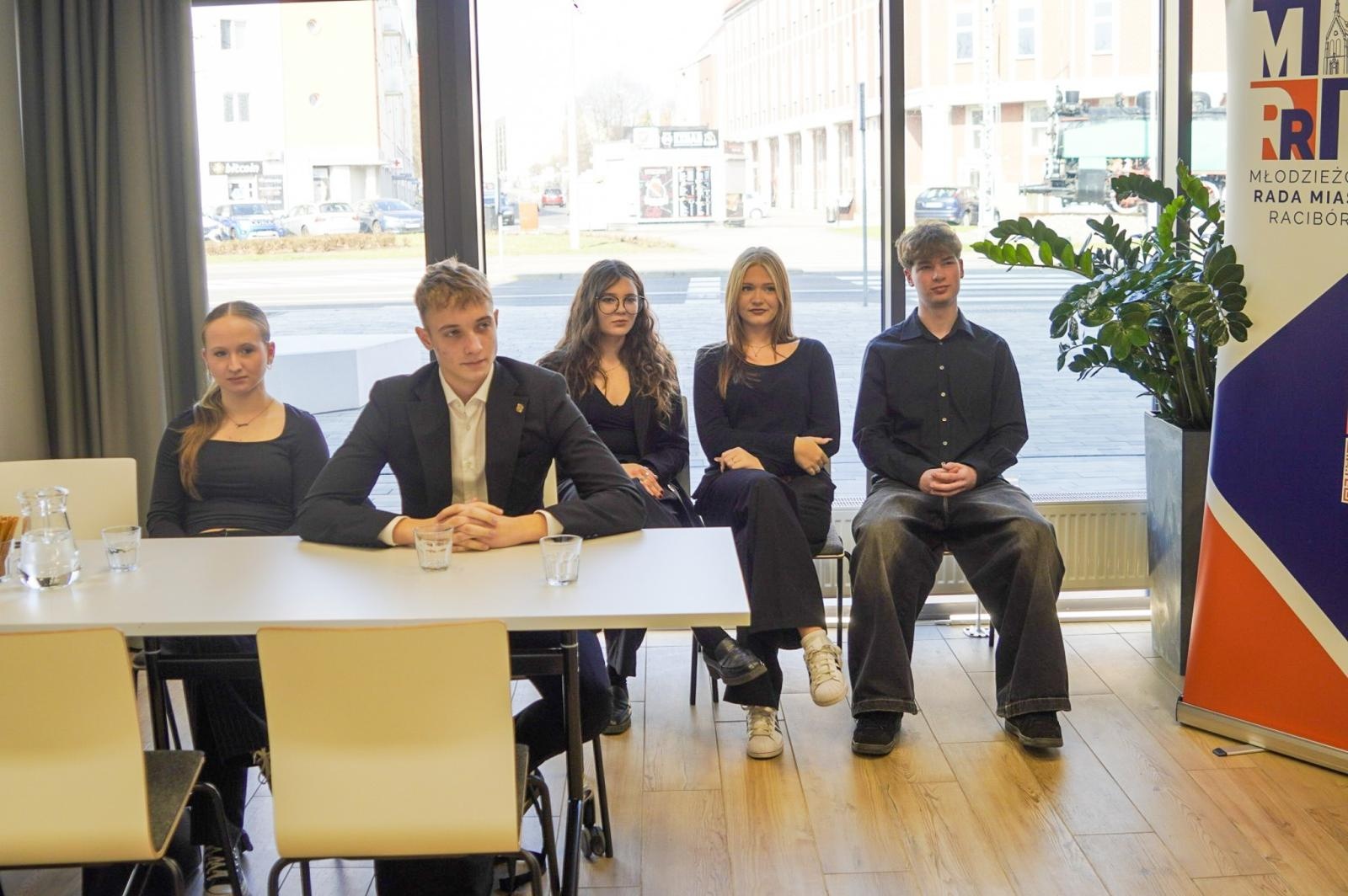 Zdjęcie w galerii na portalu naszraciborz.pl: Młodzi mają głos. III Raciborskie Forum Samorządów Uczniowskich w Urban Lab wiadomości z regionu