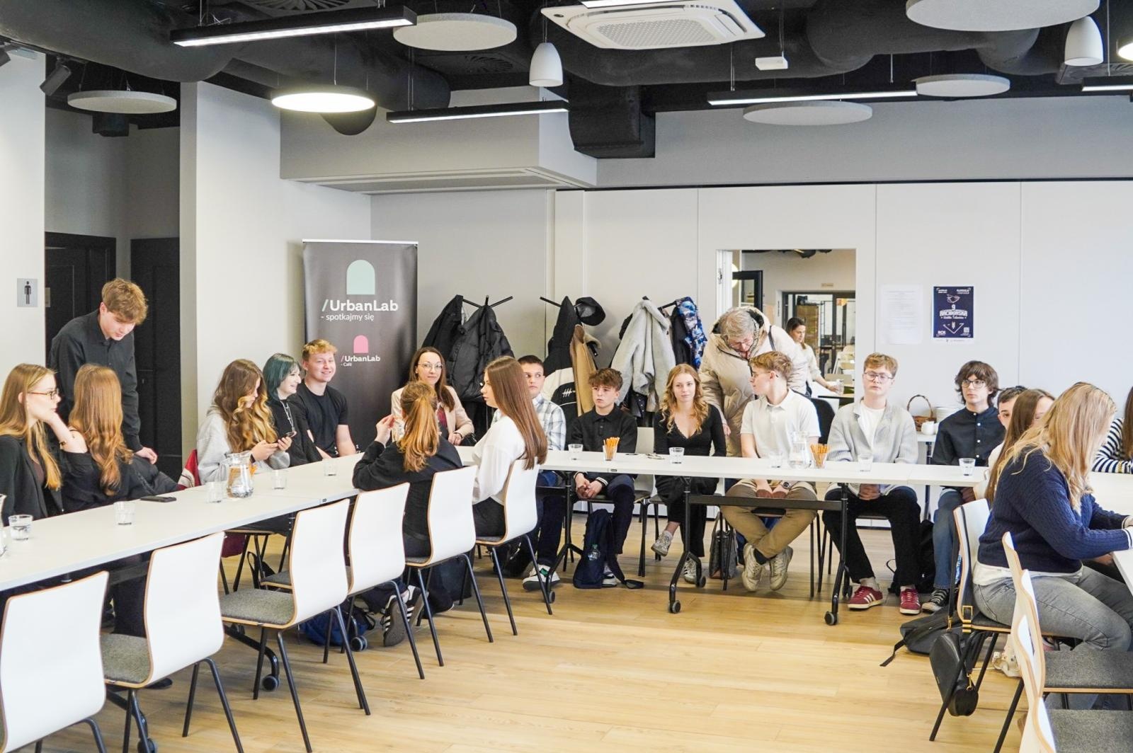 Zdjęcie w galerii na portalu naszraciborz.pl: Młodzi mają głos. III Raciborskie Forum Samorządów Uczniowskich w Urban Lab wiadomości z regionu