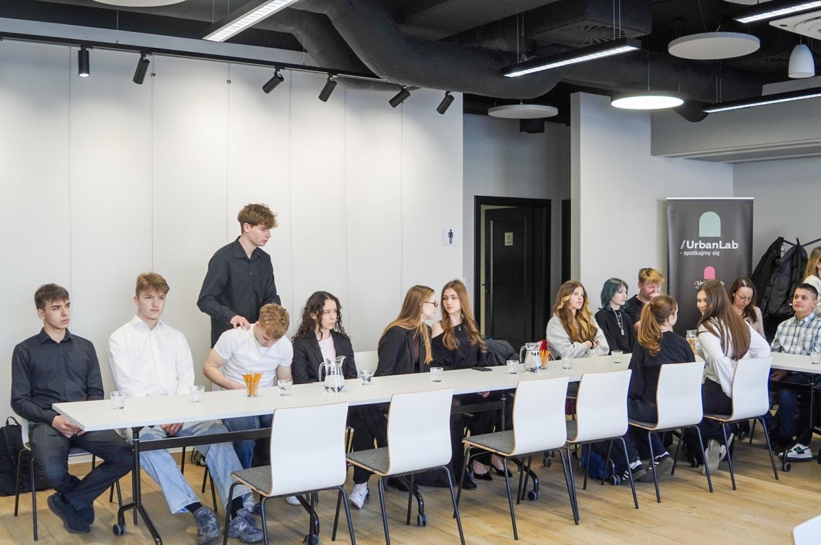 Zdjęcie w galerii na portalu naszraciborz.pl: Młodzi mają głos. III Raciborskie Forum Samorządów Uczniowskich w Urban Lab wiadomości z regionu