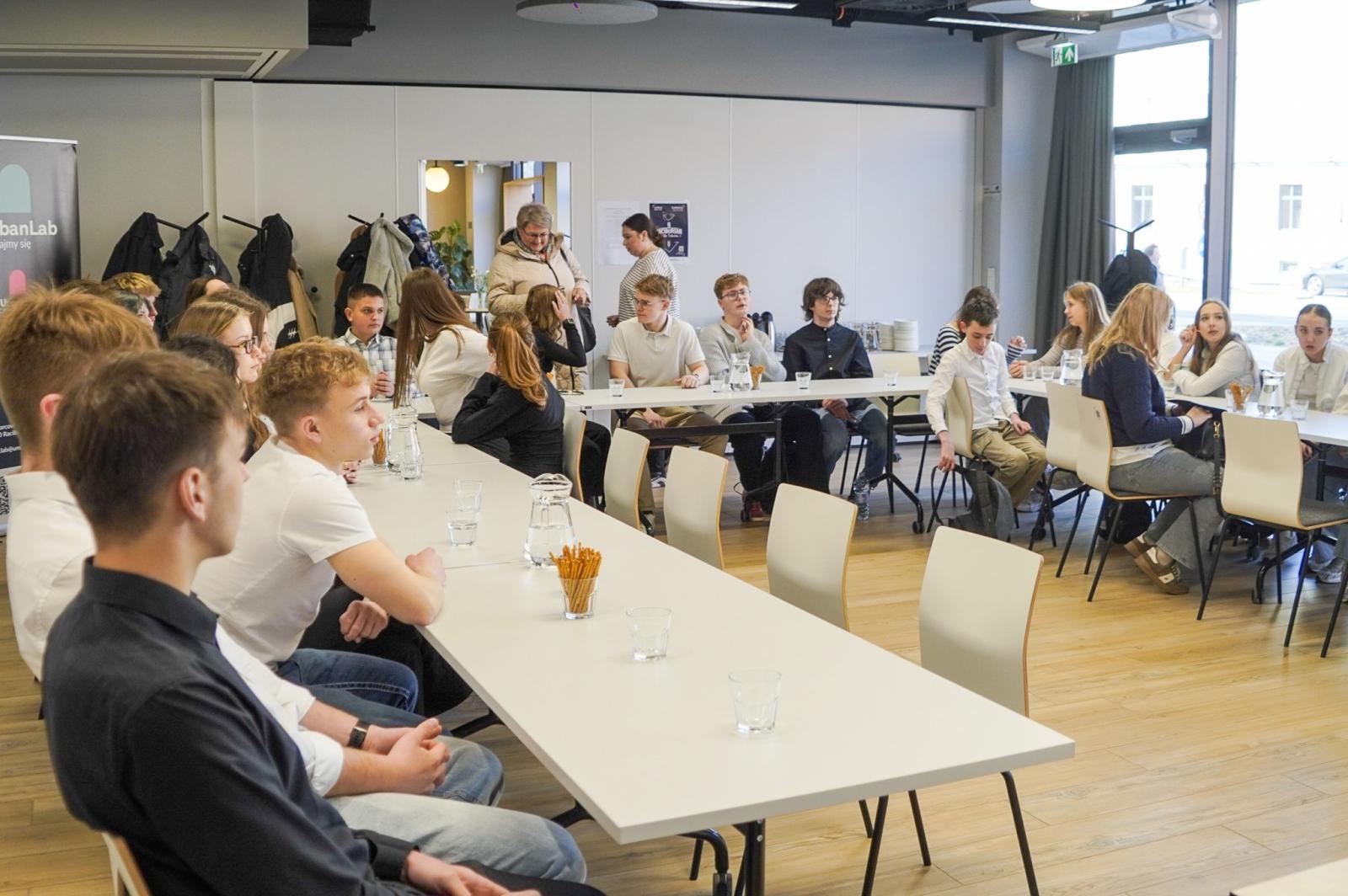 Zdjęcie w galerii na portalu naszraciborz.pl: Młodzi mają głos. III Raciborskie Forum Samorządów Uczniowskich w Urban Lab wiadomości z regionu