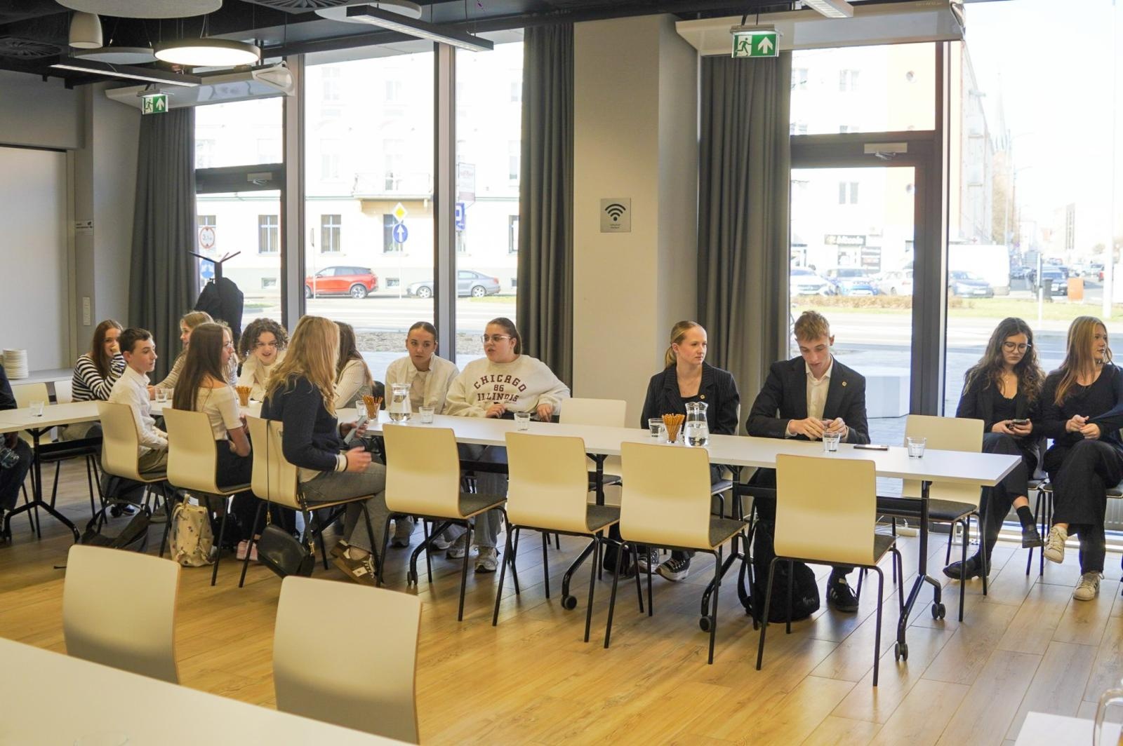 Zdjęcie w galerii na portalu naszraciborz.pl: Młodzi mają głos. III Raciborskie Forum Samorządów Uczniowskich w Urban Lab wiadomości z regionu