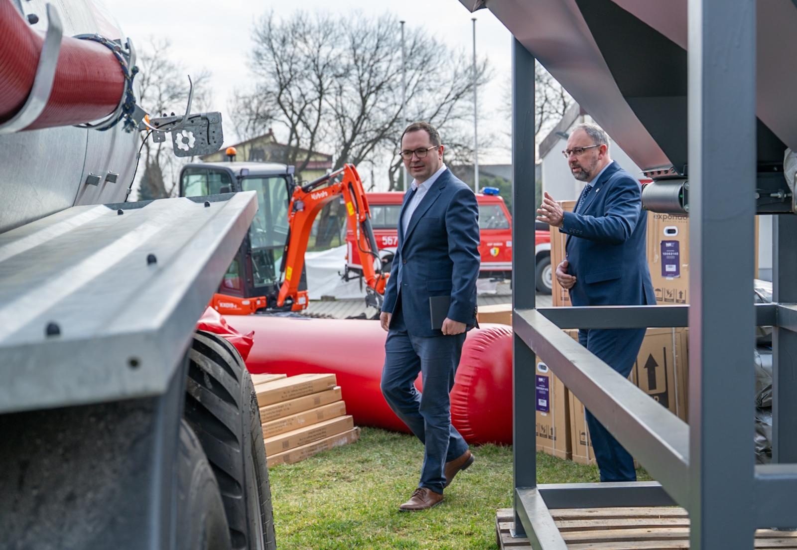 Zdjęcie w galerii na portalu naszraciborz.pl: Nowoczesny sprzęt dla Gminy Nędza. Milion złotych na bezpieczeństwo mieszkańców wiadomości z regionu