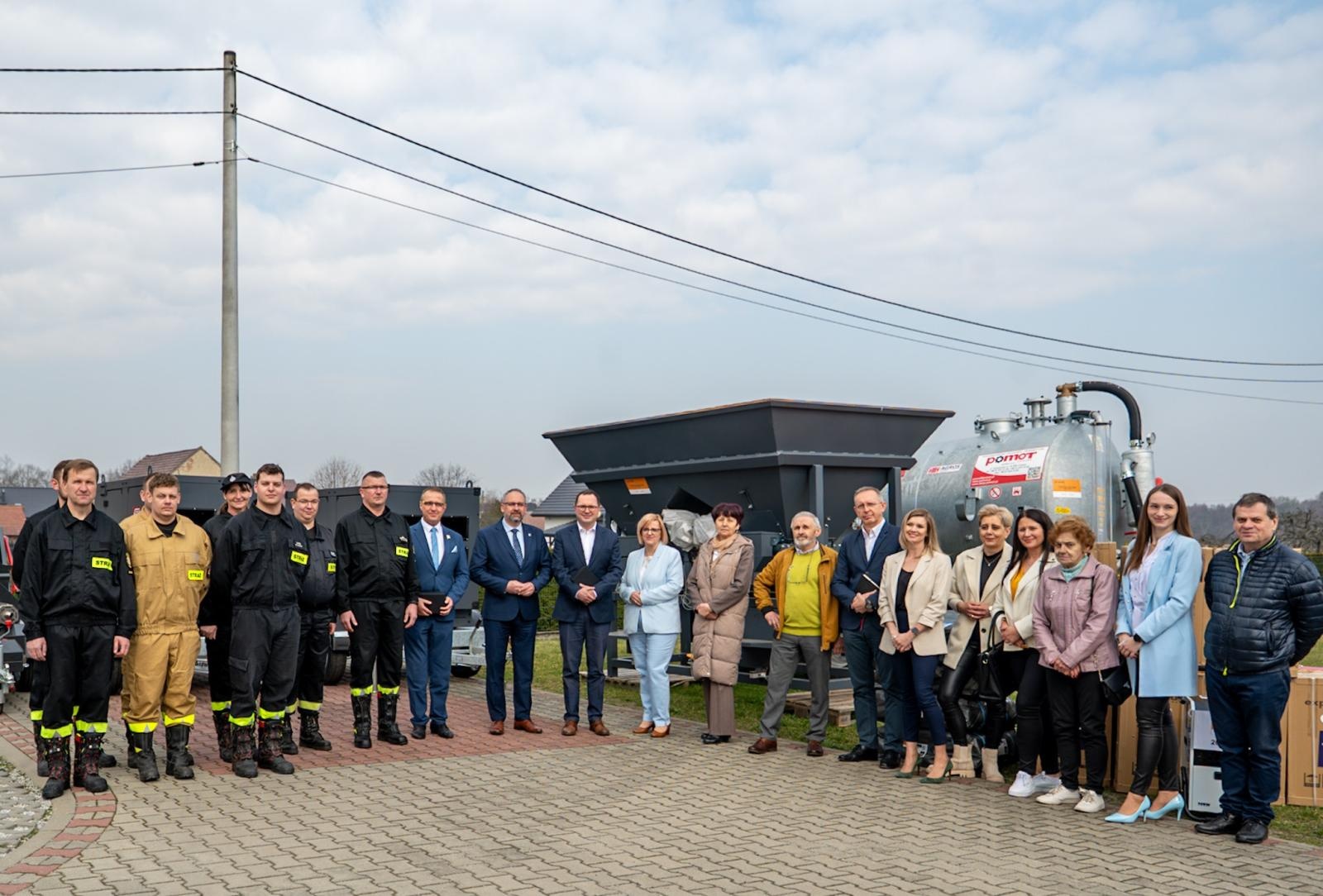 Zdjęcie w galerii na portalu naszraciborz.pl: Nowoczesny sprzęt dla Gminy Nędza. Milion złotych na bezpieczeństwo mieszkańców wiadomości z regionu