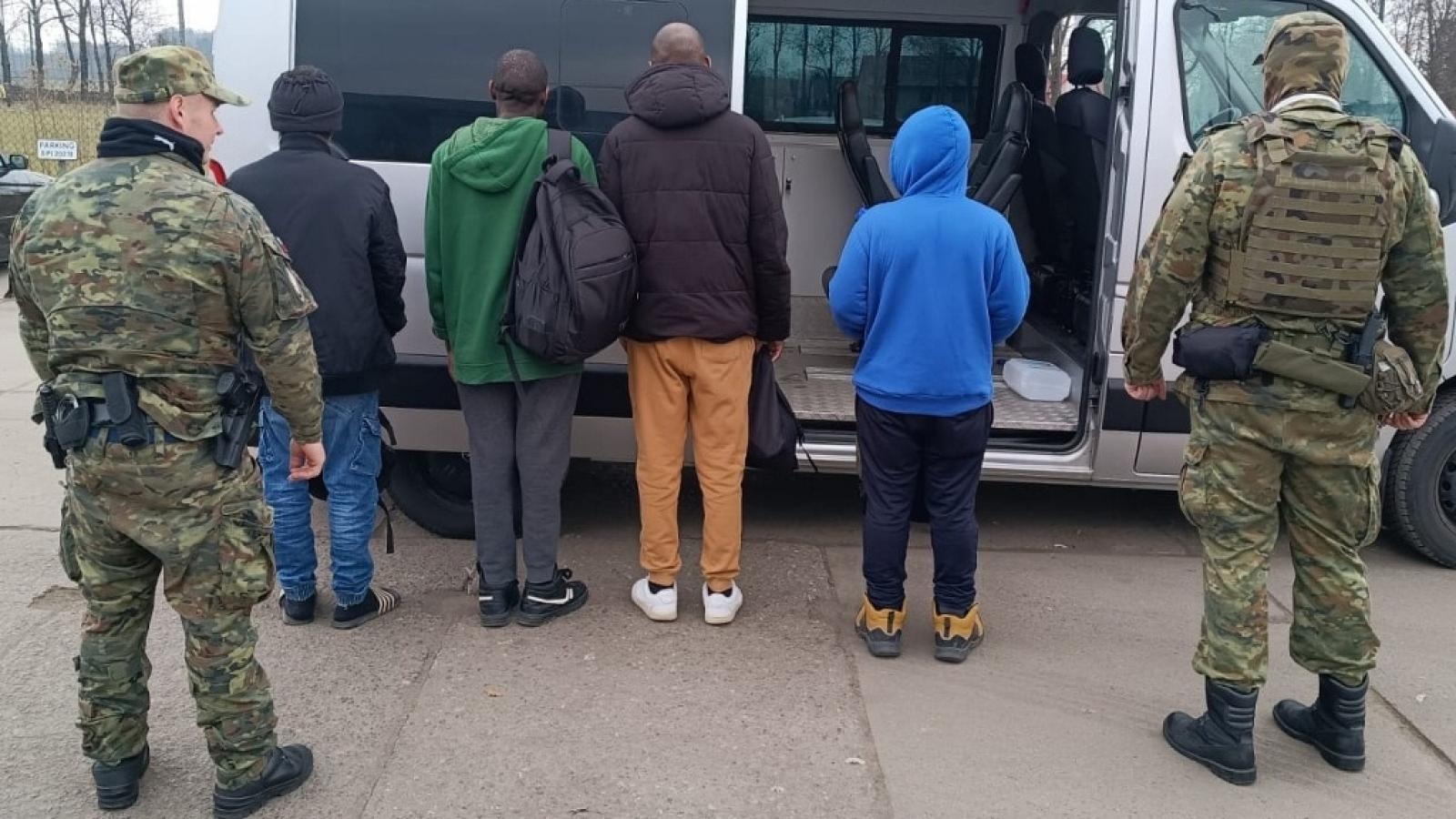 Zdjęcie w galerii na portalu naszraciborz.pl: 80 cudzoziemców skontrolowanych w jednej firmie wiadomości z regionu