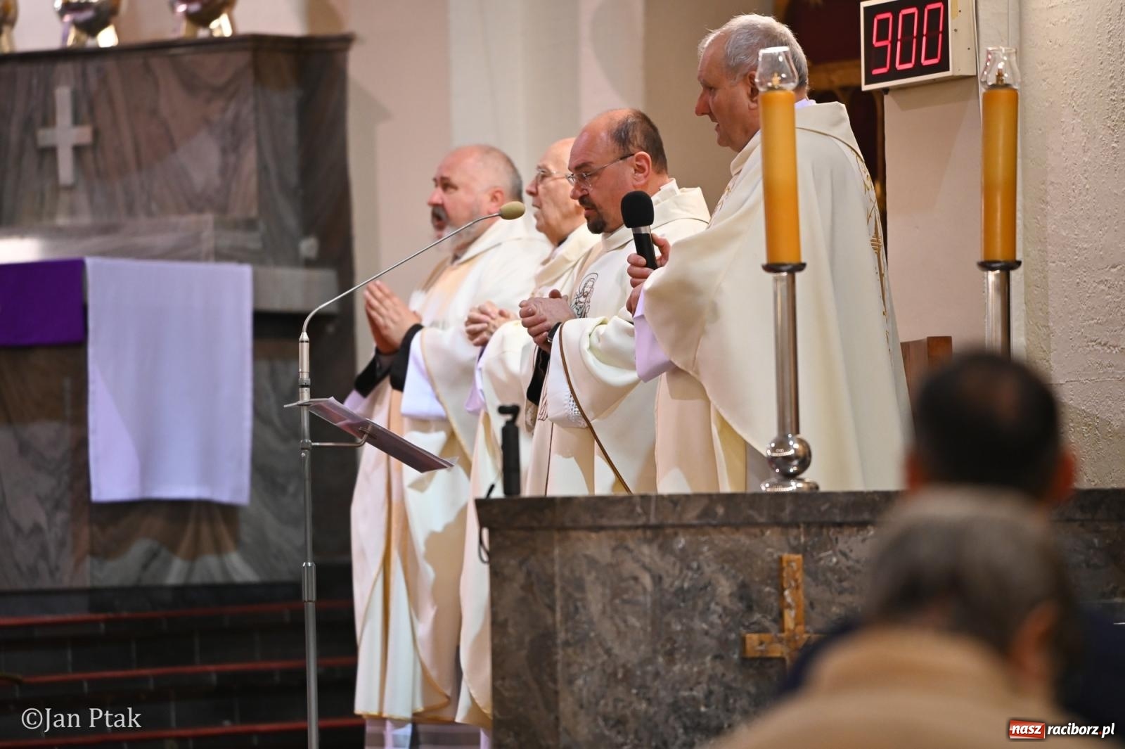 Zdjęcie w galerii na portalu naszraciborz.pl: Mija pięć lat od poświęcenia kaplicy wieczystej adoracji przy kościele NSPJ. Wprowadzono relikwie św. Ojca Pio wiadomości z regionu