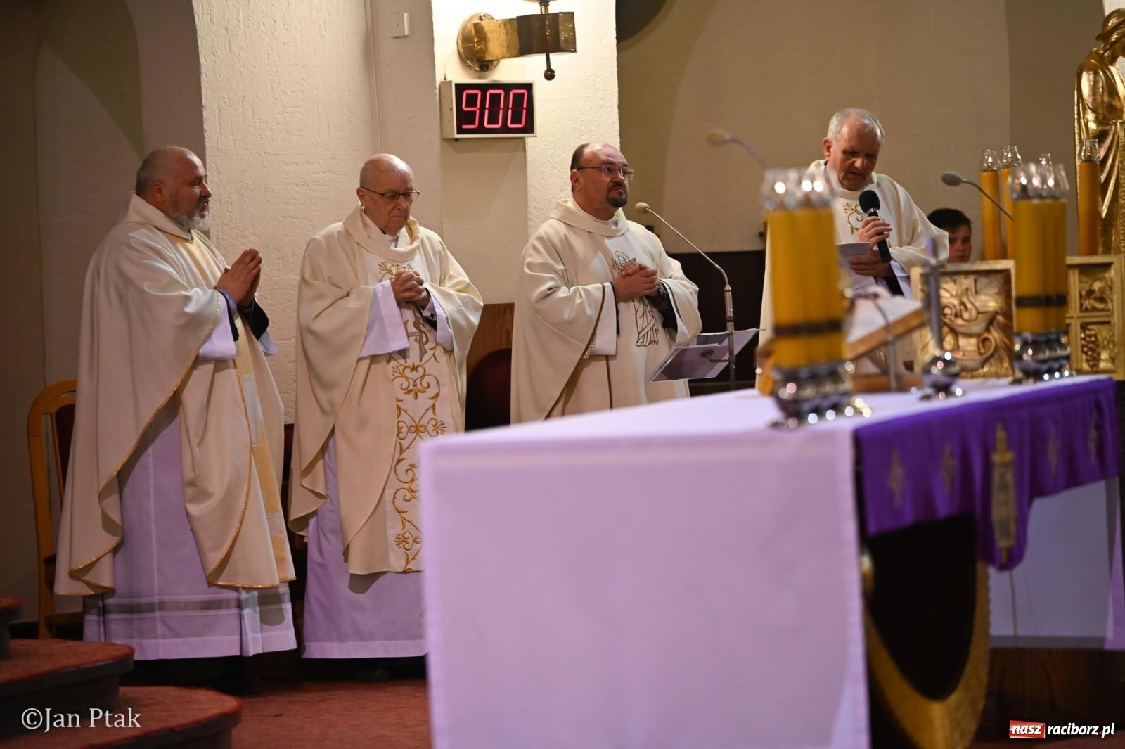 Zdjęcie w galerii na portalu naszraciborz.pl: Mija pięć lat od poświęcenia kaplicy wieczystej adoracji przy kościele NSPJ. Wprowadzono relikwie św. Ojca Pio wiadomości z regionu