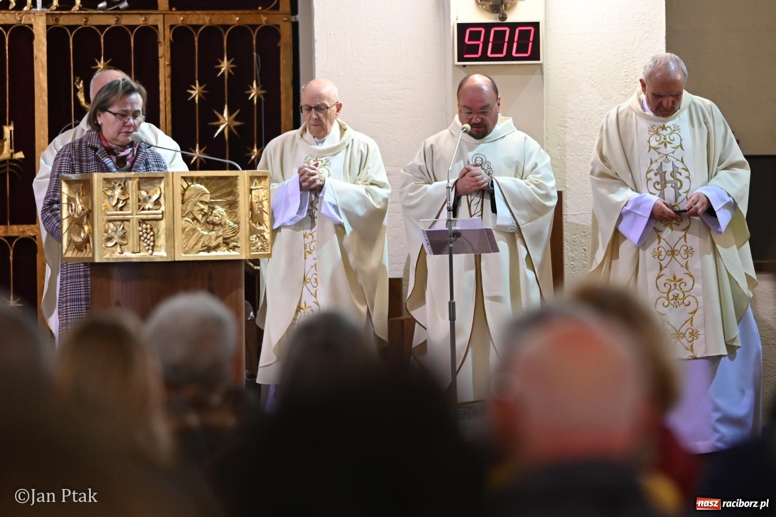 Zdjęcie w galerii na portalu naszraciborz.pl: Mija pięć lat od poświęcenia kaplicy wieczystej adoracji przy kościele NSPJ. Wprowadzono relikwie św. Ojca Pio wiadomości z regionu
