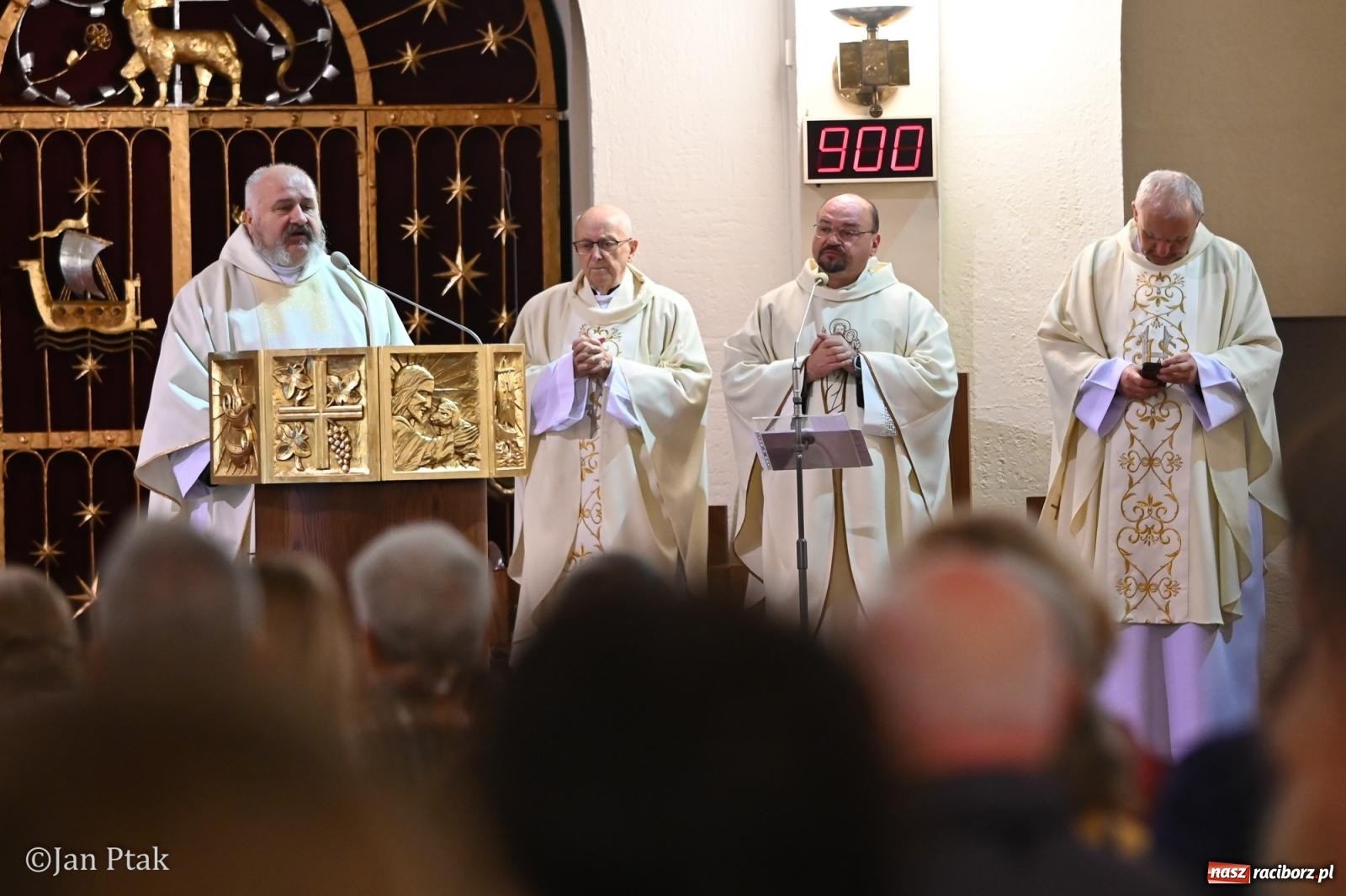 Zdjęcie w galerii na portalu naszraciborz.pl: Mija pięć lat od poświęcenia kaplicy wieczystej adoracji przy kościele NSPJ. Wprowadzono relikwie św. Ojca Pio wiadomości z regionu