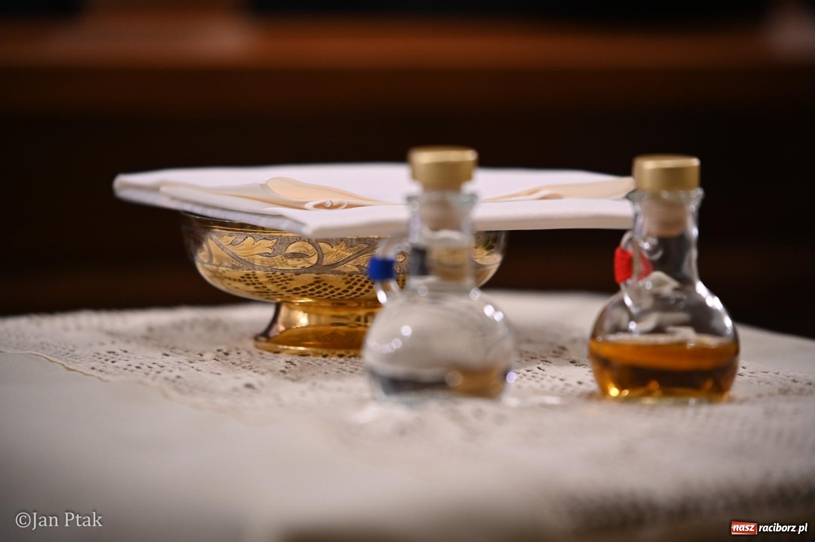 Zdjęcie w galerii na portalu naszraciborz.pl: Mija pięć lat od poświęcenia kaplicy wieczystej adoracji przy kościele NSPJ. Wprowadzono relikwie św. Ojca Pio wiadomości z regionu