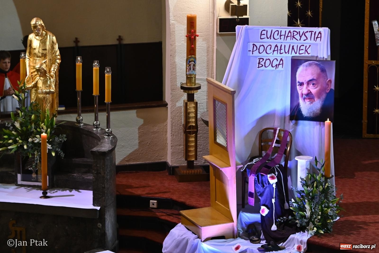 Zdjęcie w galerii na portalu naszraciborz.pl: Mija pięć lat od poświęcenia kaplicy wieczystej adoracji przy kościele NSPJ. Wprowadzono relikwie św. Ojca Pio wiadomości z regionu