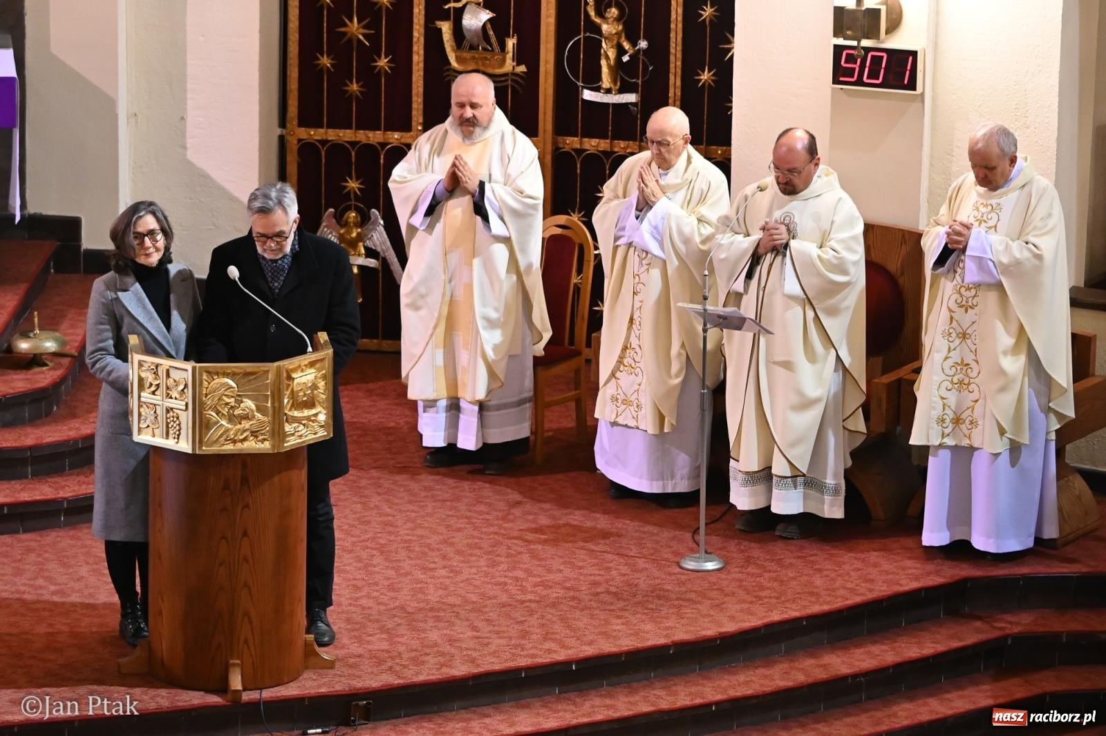 Zdjęcie w galerii na portalu naszraciborz.pl: Mija pięć lat od poświęcenia kaplicy wieczystej adoracji przy kościele NSPJ. Wprowadzono relikwie św. Ojca Pio wiadomości z regionu