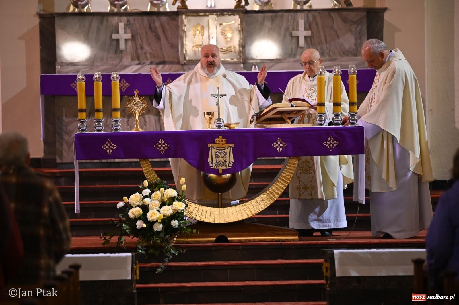 Zdjęcie w galerii na portalu naszraciborz.pl: Mija pięć lat od poświęcenia kaplicy wieczystej adoracji przy kościele NSPJ. Wprowadzono relikwie św. Ojca Pio wiadomości z regionu