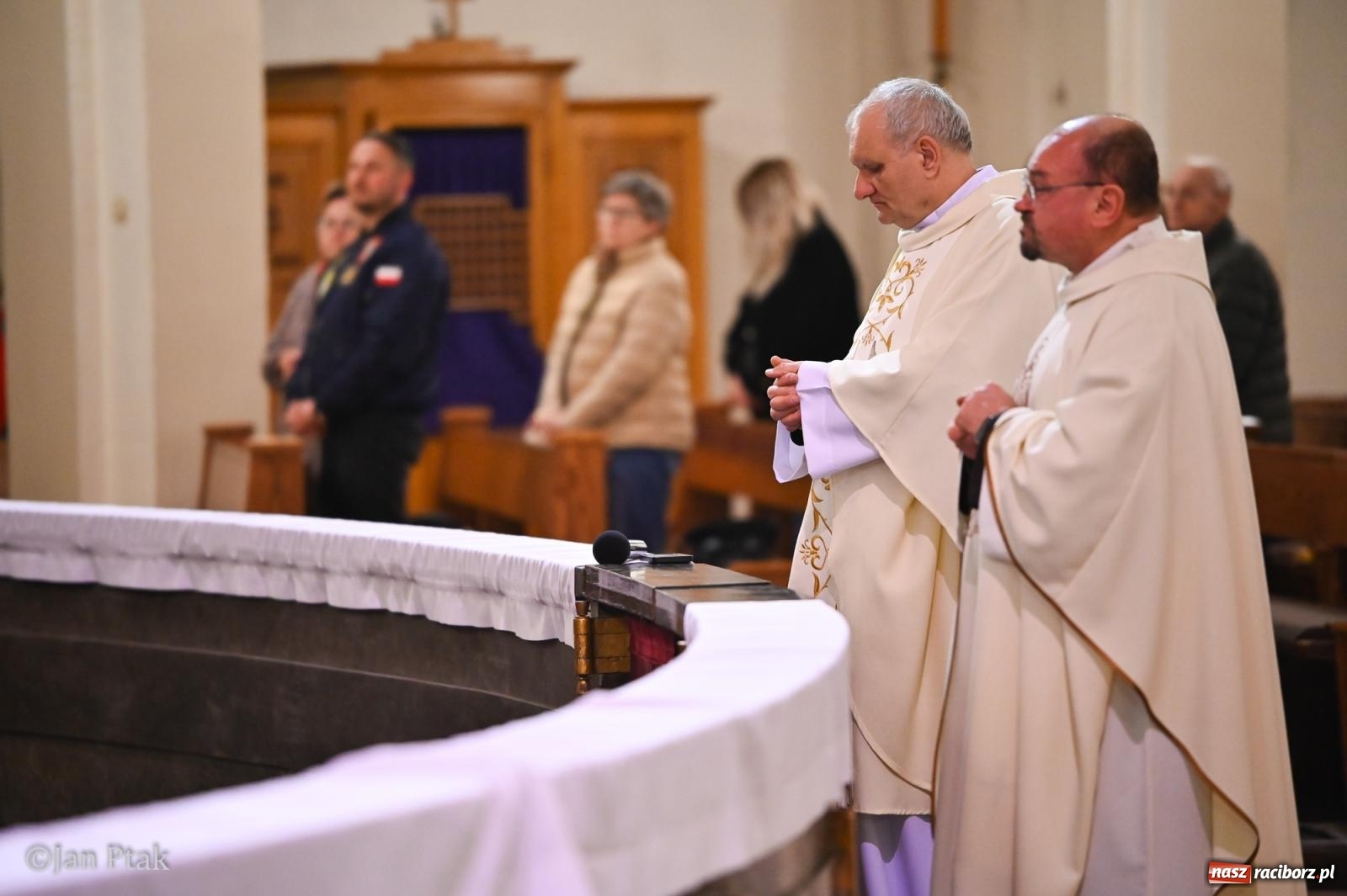 Zdjęcie w galerii na portalu naszraciborz.pl: Mija pięć lat od poświęcenia kaplicy wieczystej adoracji przy kościele NSPJ. Wprowadzono relikwie św. Ojca Pio wiadomości z regionu