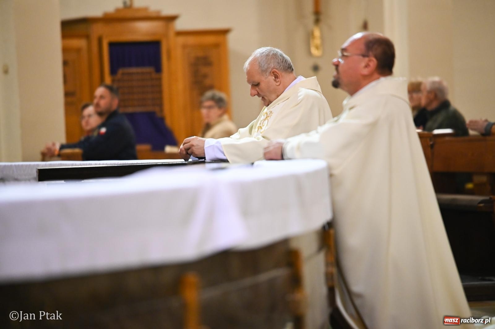Zdjęcie w galerii na portalu naszraciborz.pl: Mija pięć lat od poświęcenia kaplicy wieczystej adoracji przy kościele NSPJ. Wprowadzono relikwie św. Ojca Pio wiadomości z regionu