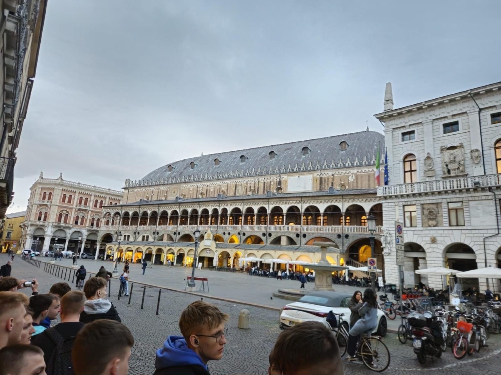 Zdjęcie w galerii na portalu naszraciborz.pl: Toskańska odyseja raciborskiego Mechanika. Tydzień we Włoszech pełen wyzwań i humoru wiadomości z regionu