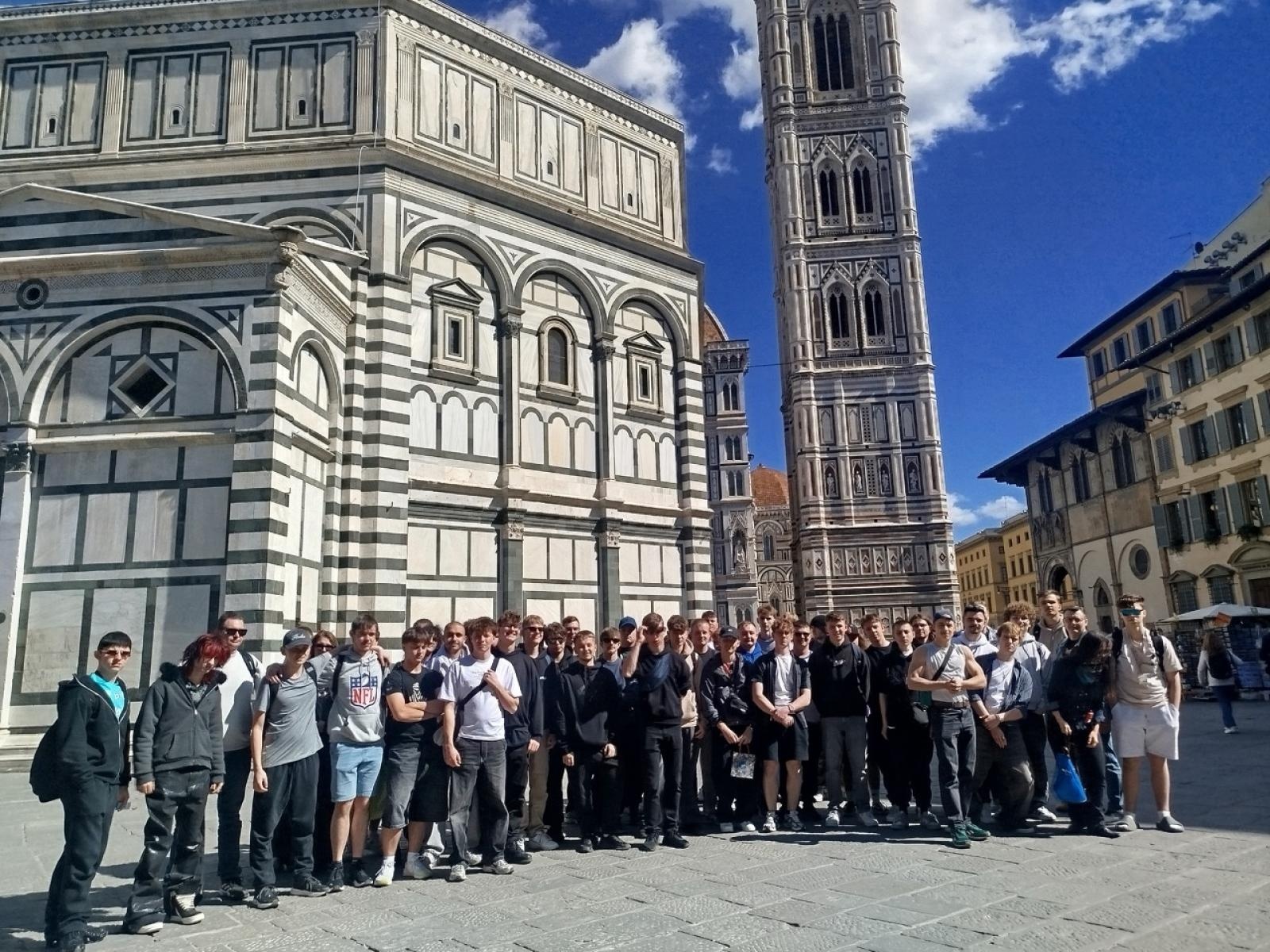 Zdjęcie w galerii na portalu naszraciborz.pl: Toskańska odyseja raciborskiego Mechanika. Tydzień we Włoszech pełen wyzwań i humoru wiadomości z regionu