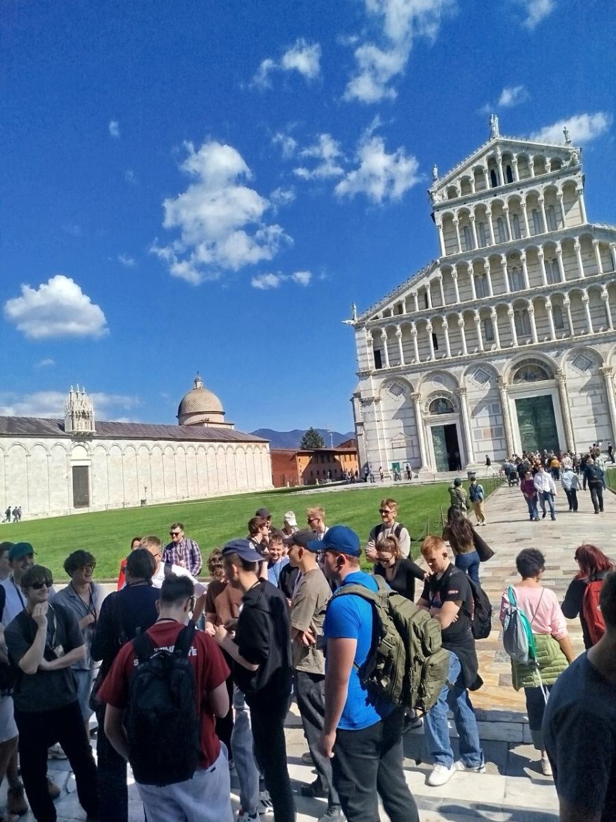 Zdjęcie w galerii na portalu naszraciborz.pl: Toskańska odyseja raciborskiego Mechanika. Tydzień we Włoszech pełen wyzwań i humoru wiadomości z regionu