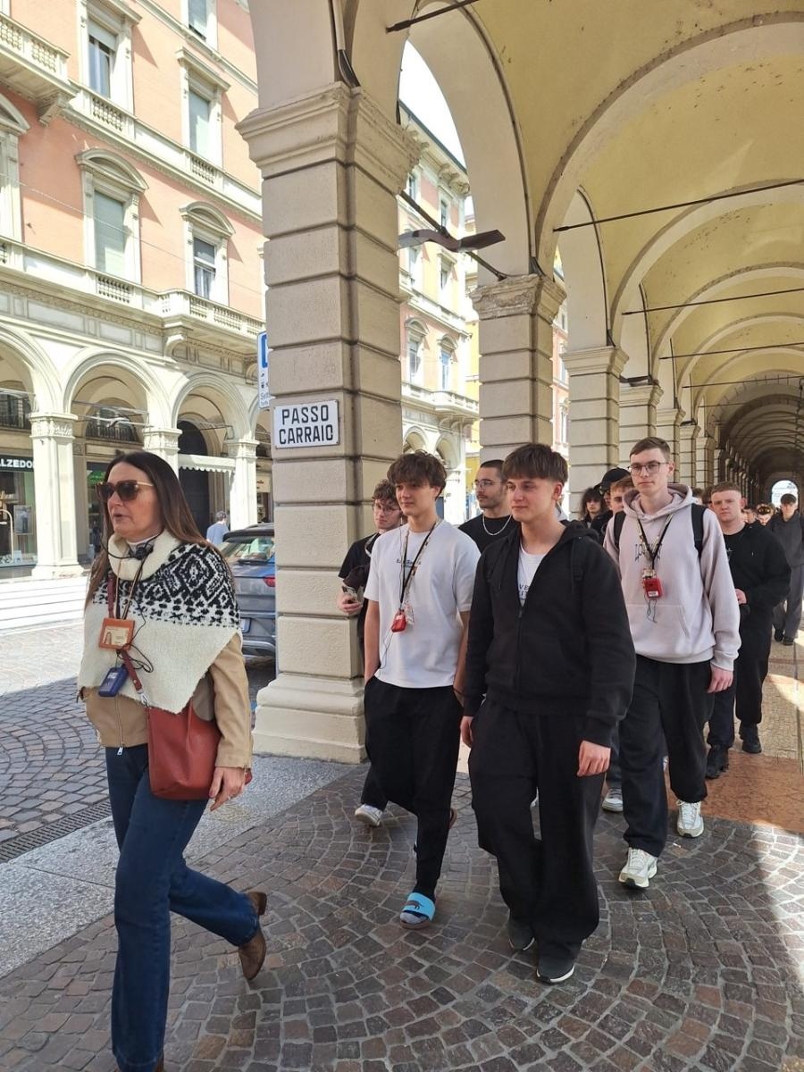 Zdjęcie w galerii na portalu naszraciborz.pl: Toskańska odyseja raciborskiego Mechanika. Tydzień we Włoszech pełen wyzwań i humoru wiadomości z regionu