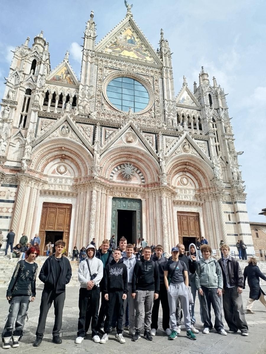 Zdjęcie w galerii na portalu naszraciborz.pl: Toskańska odyseja raciborskiego Mechanika. Tydzień we Włoszech pełen wyzwań i humoru wiadomości z regionu